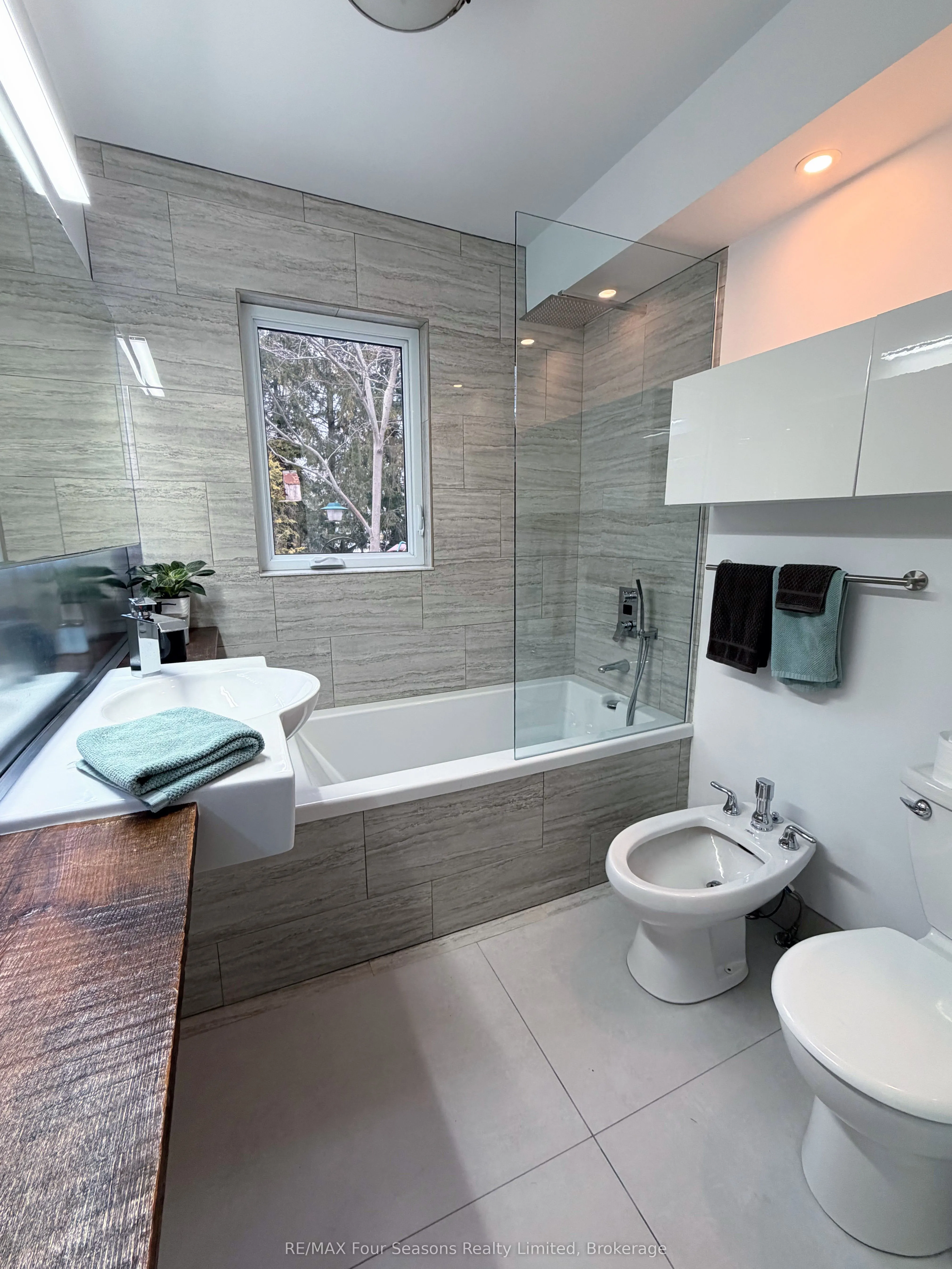 50 Amaranth Street W