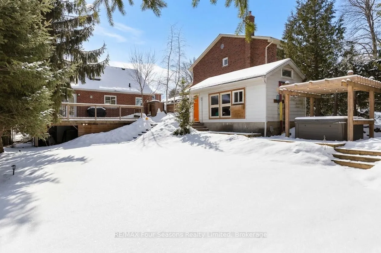 50 Amaranth Street W