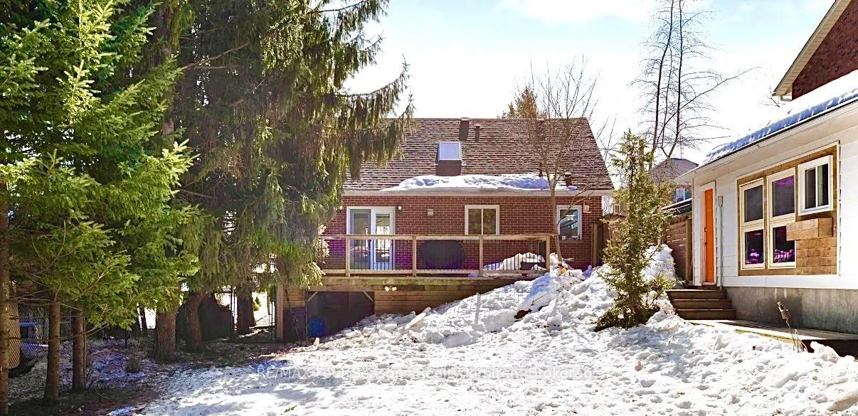 50 Amaranth Street W