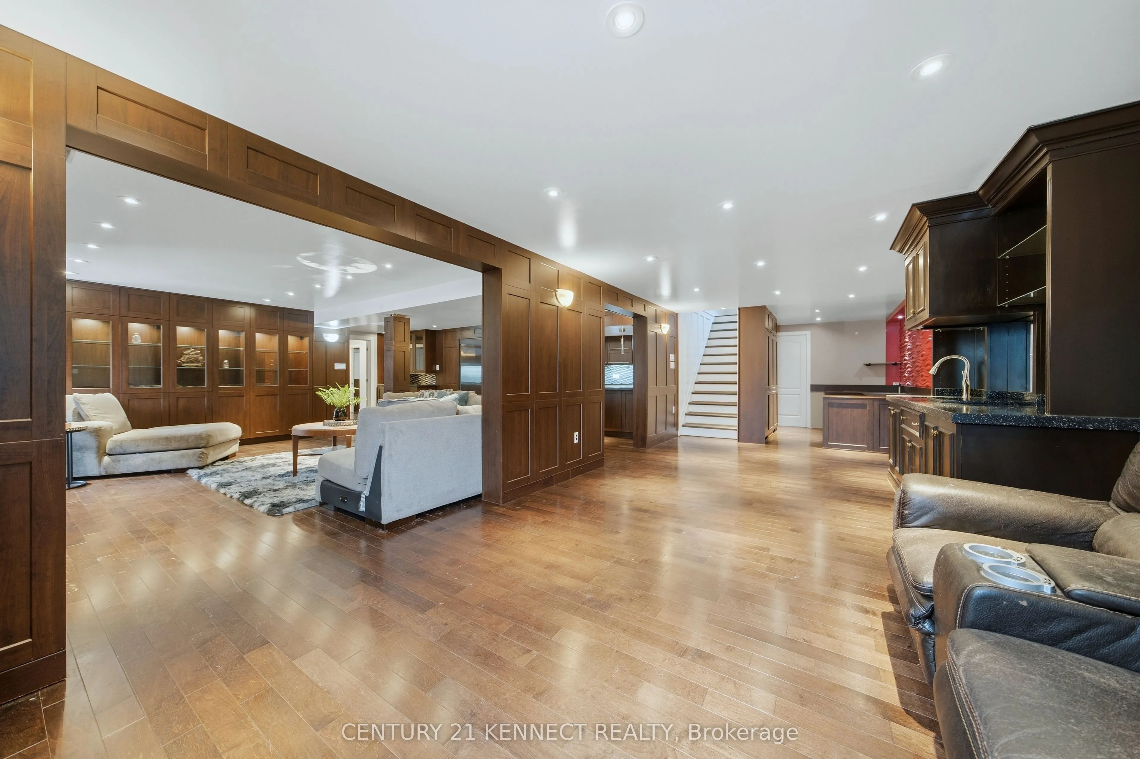 6 Laing Court