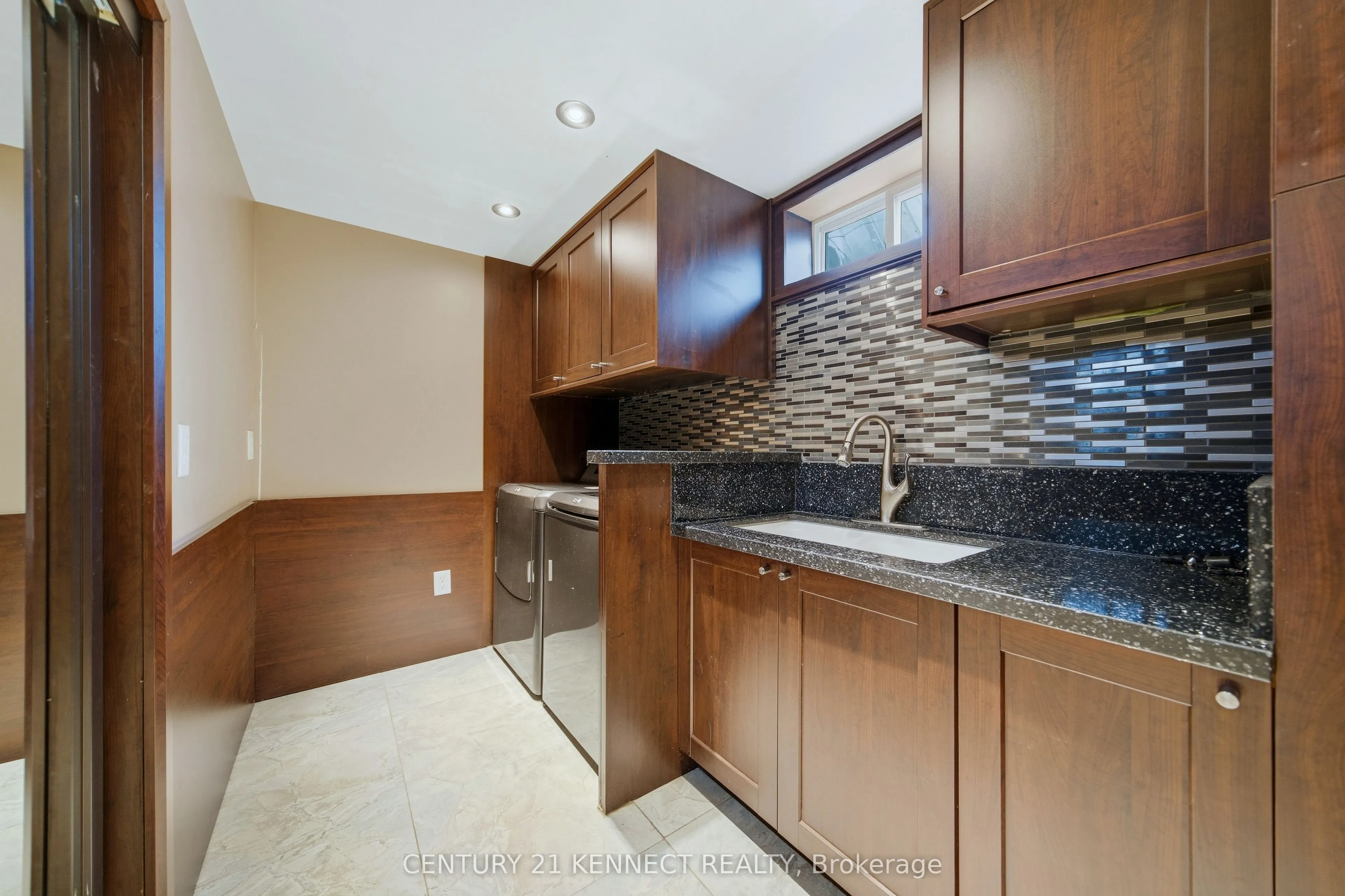 6 Laing Court
