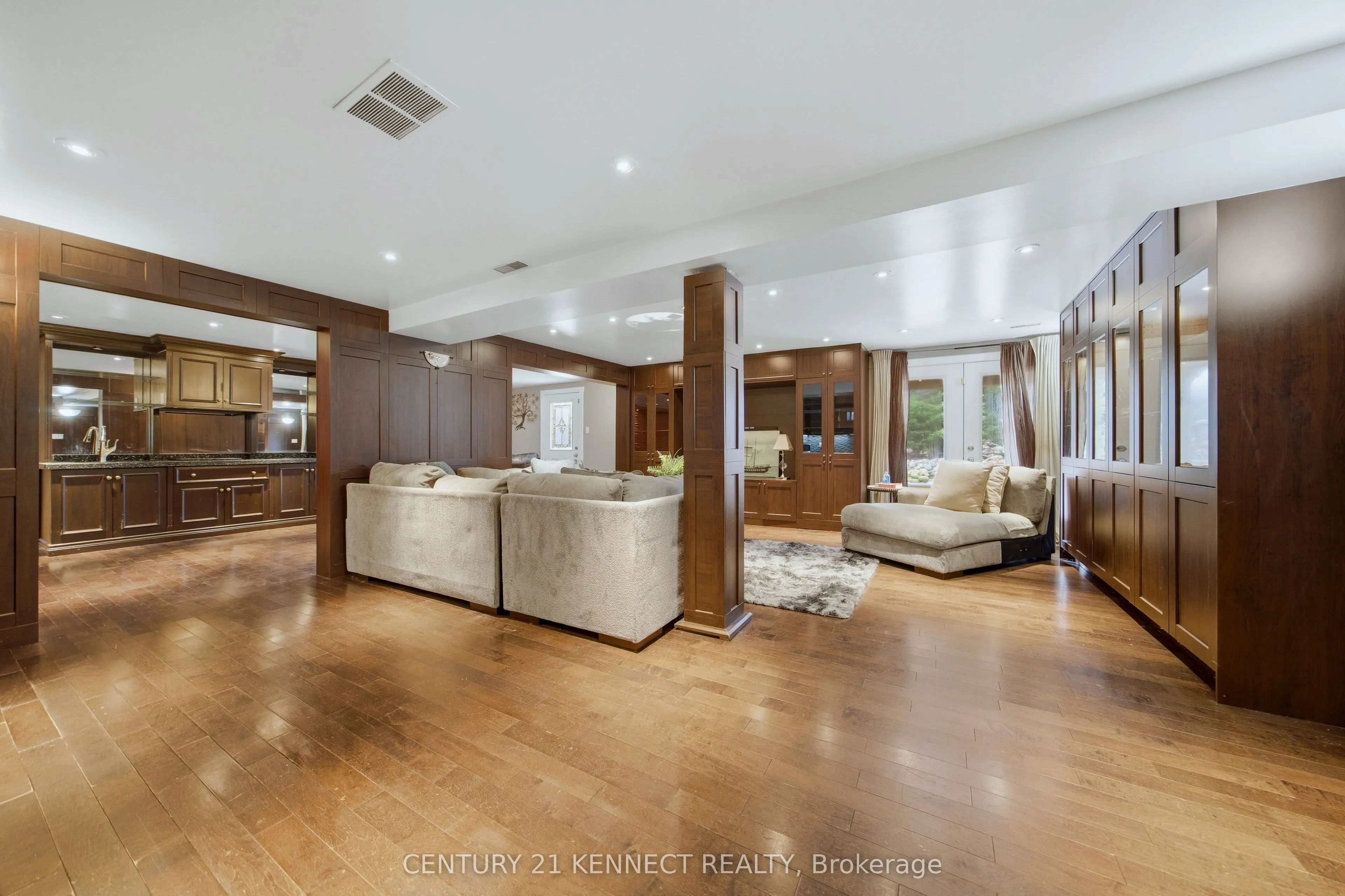 6 Laing Court