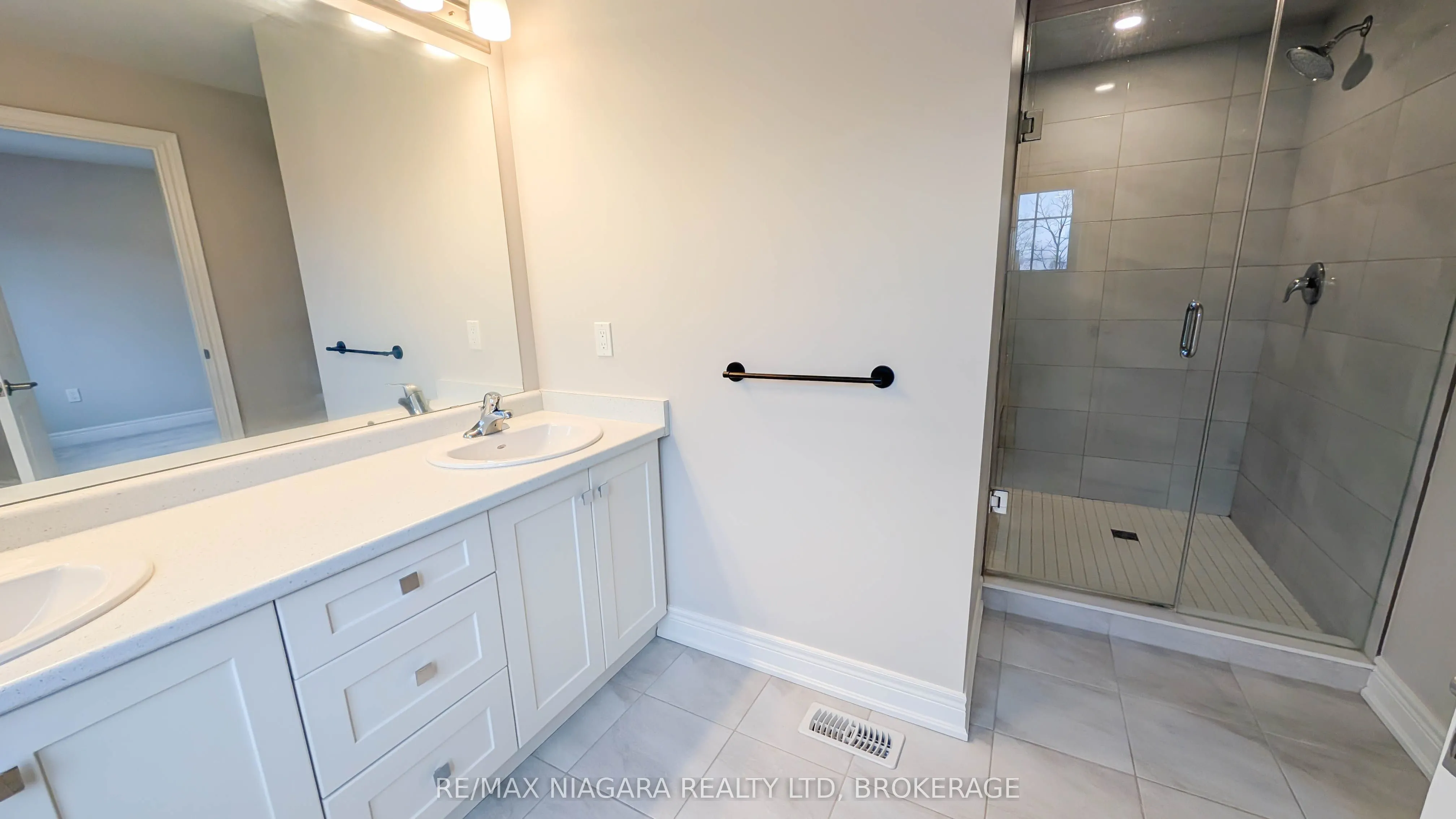 340 PROSPECT POINT Road N #18