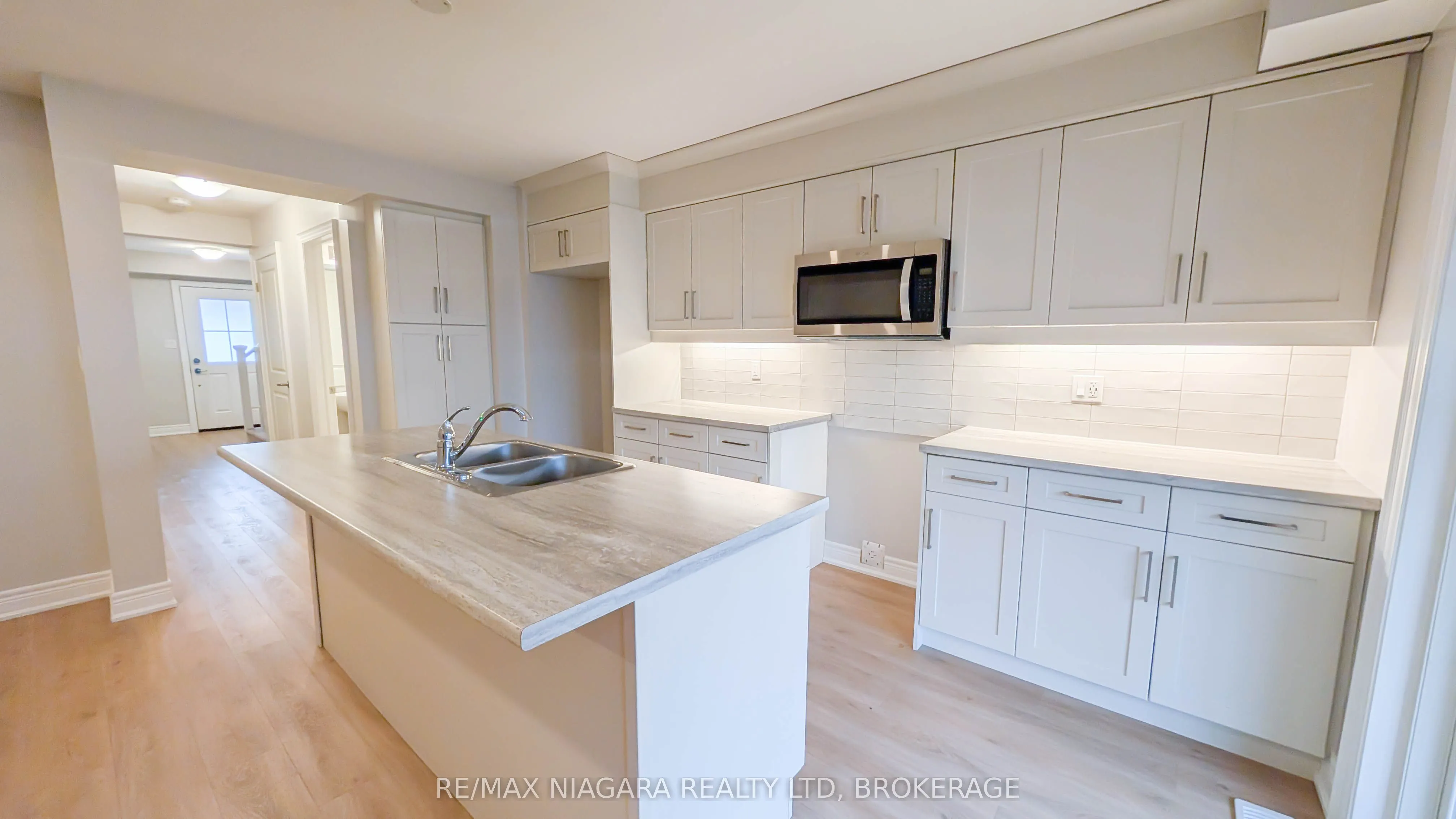 340 PROSPECT POINT Road N #18
