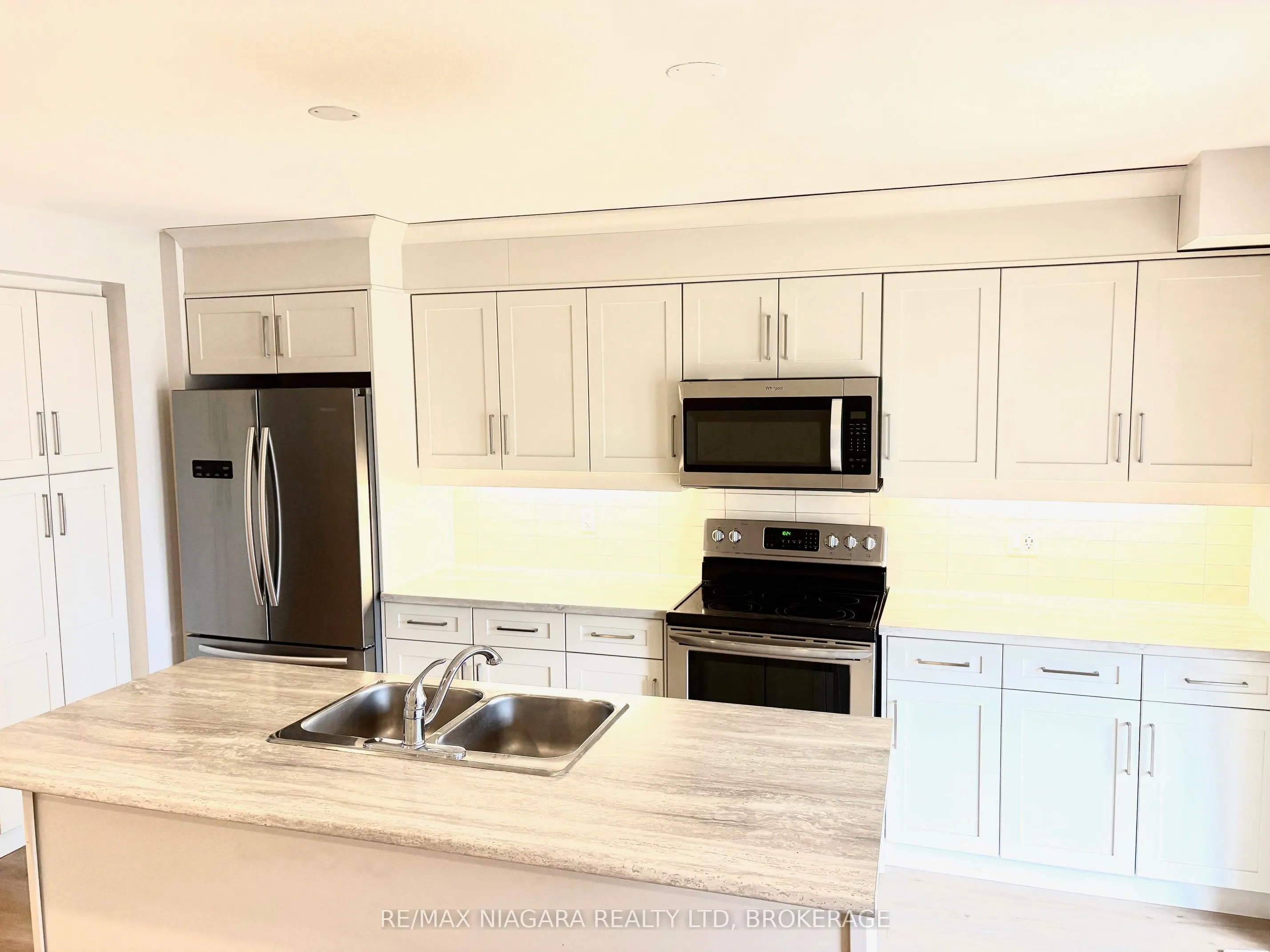 340 PROSPECT POINT Road N #18