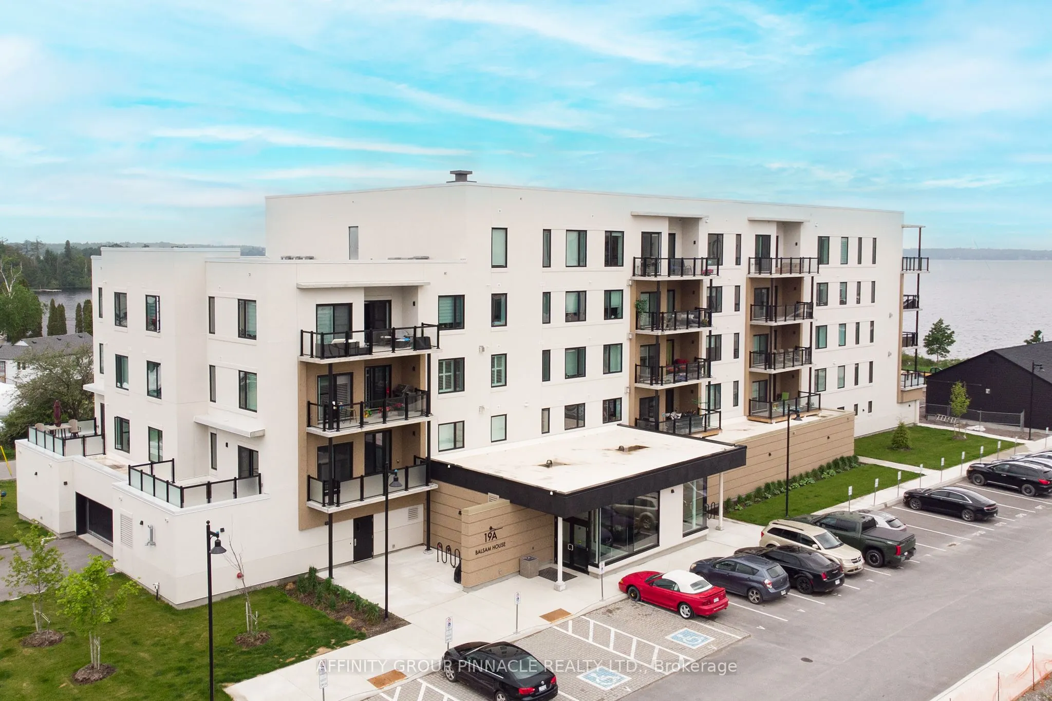 19 A West Street N #302