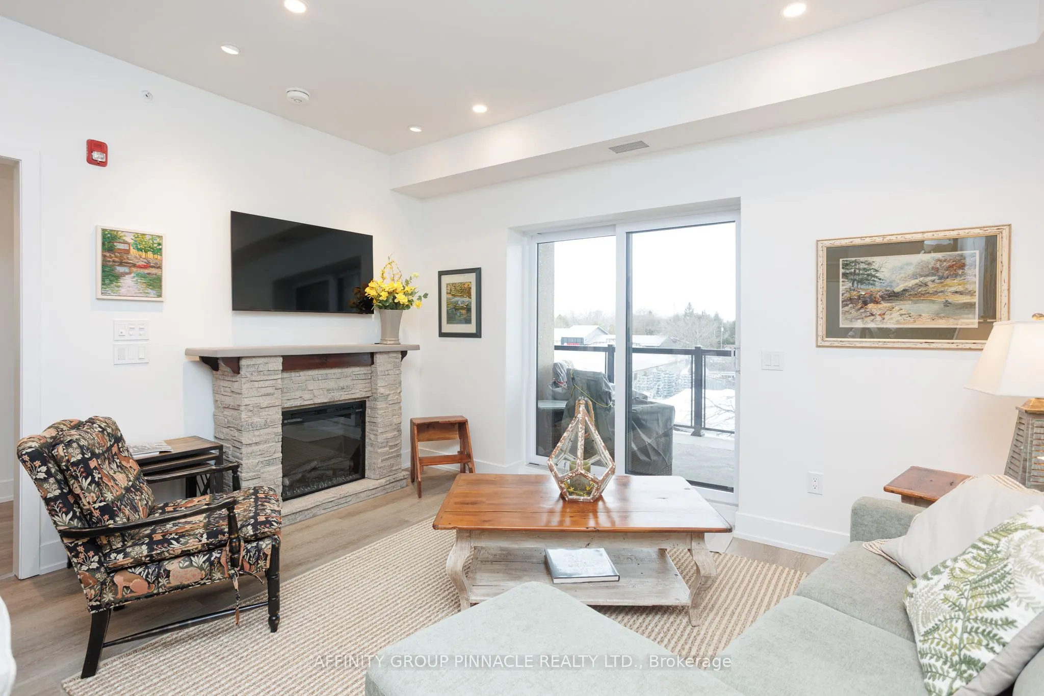 19 A West Street N #302