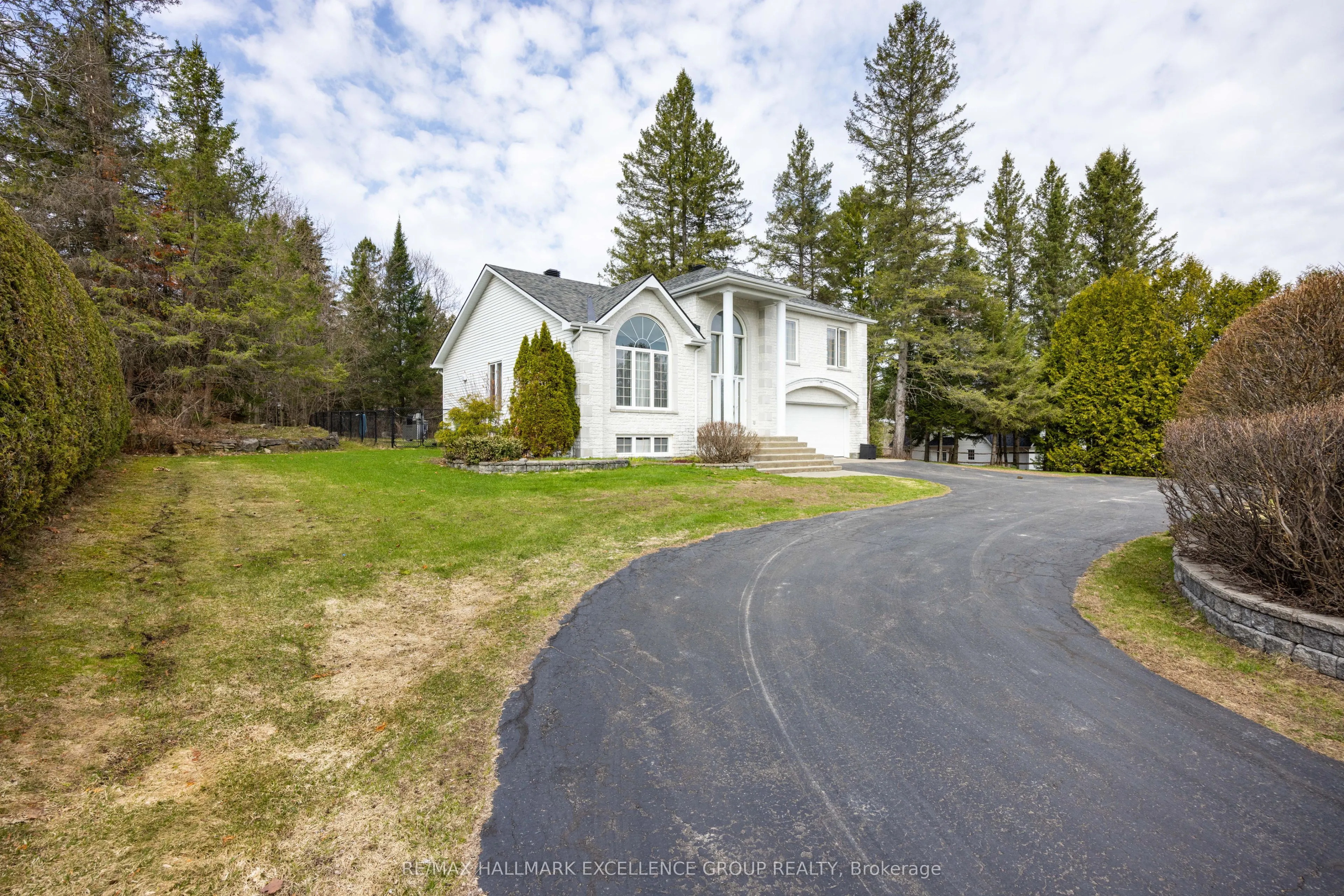 480 Du Ruisseau Street