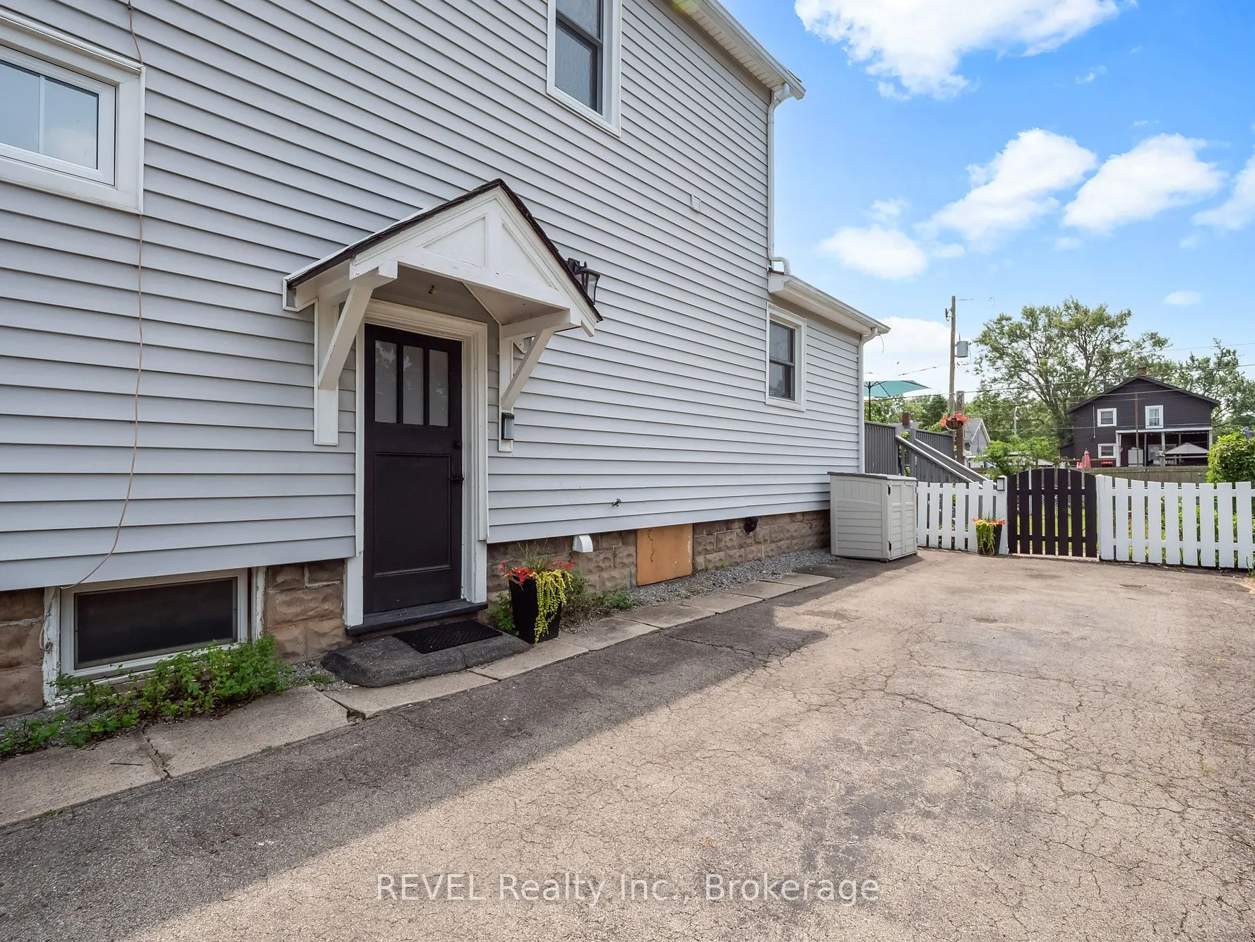 259 Dufferin Street