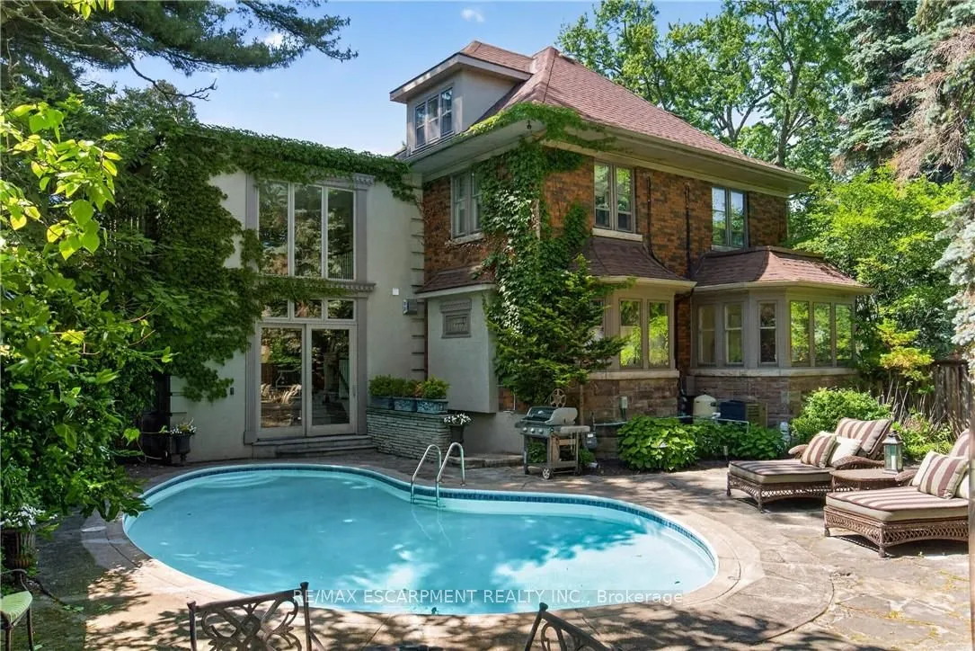 74 OAK KNOLL Drive