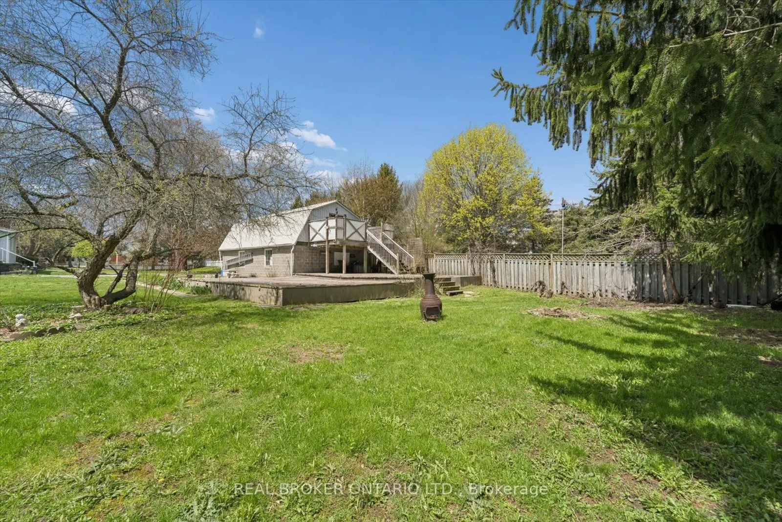 89 Rose Glen Road N