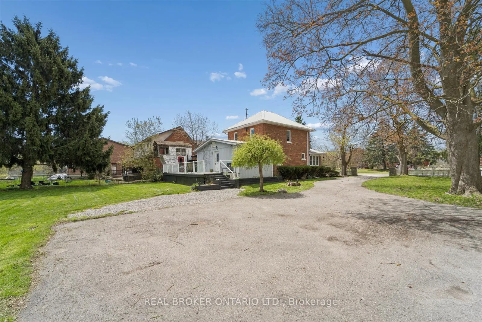 89 Rose Glen Road N