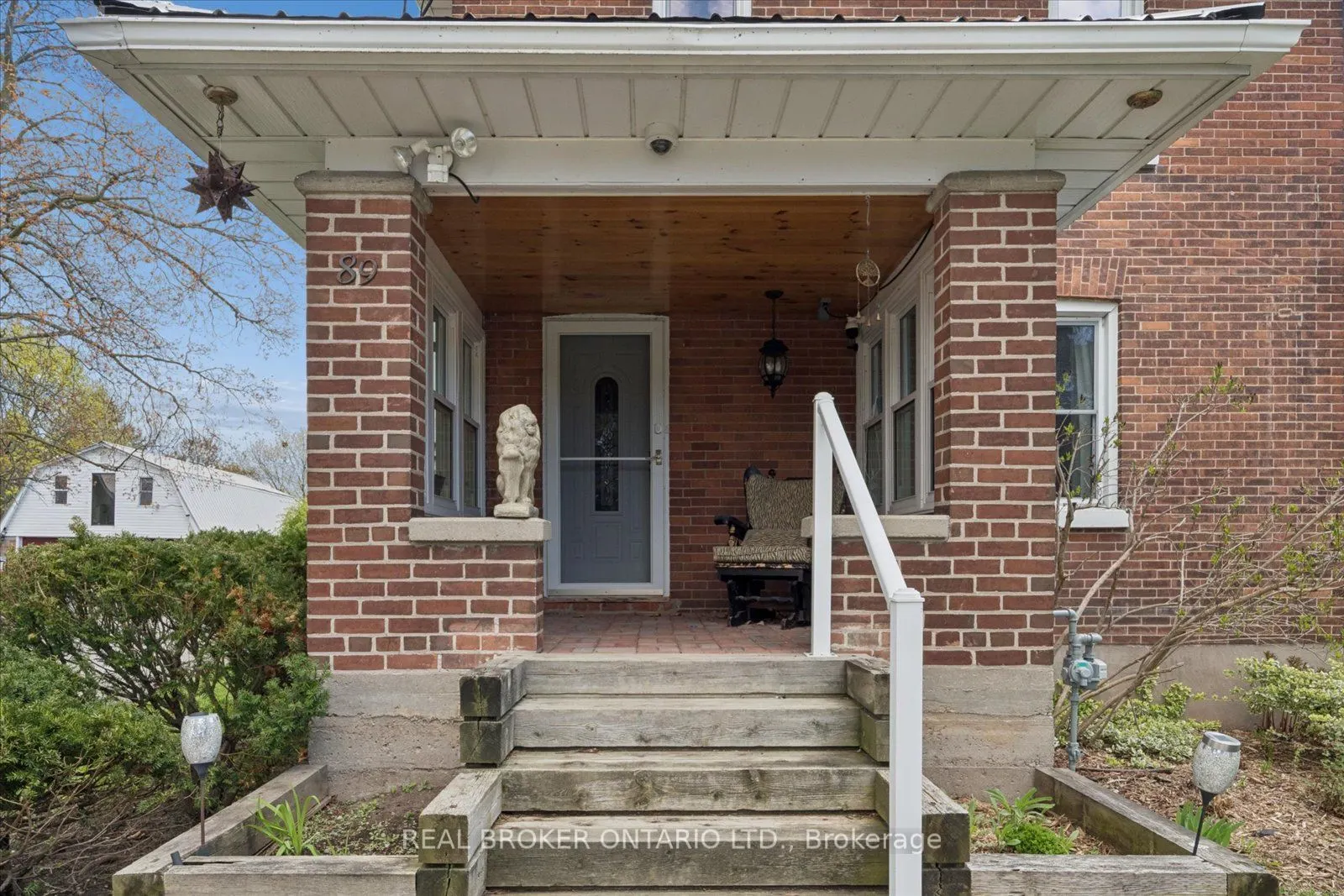 89 Rose Glen Road N