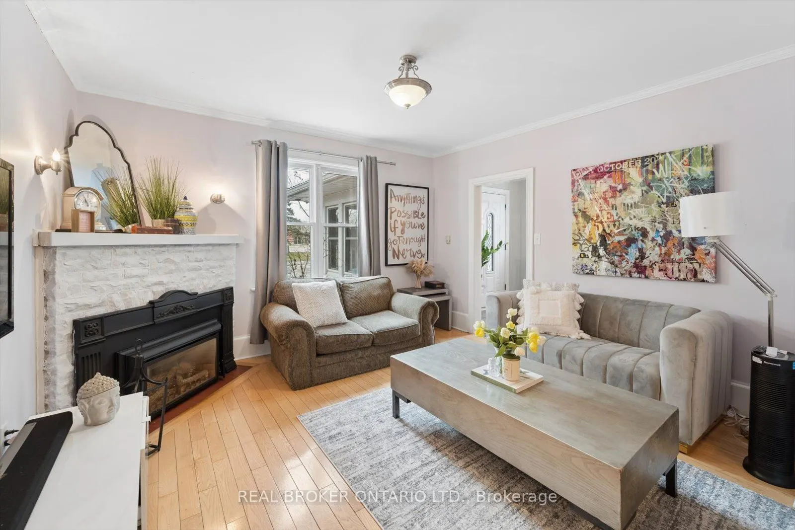 89 Rose Glen Road N