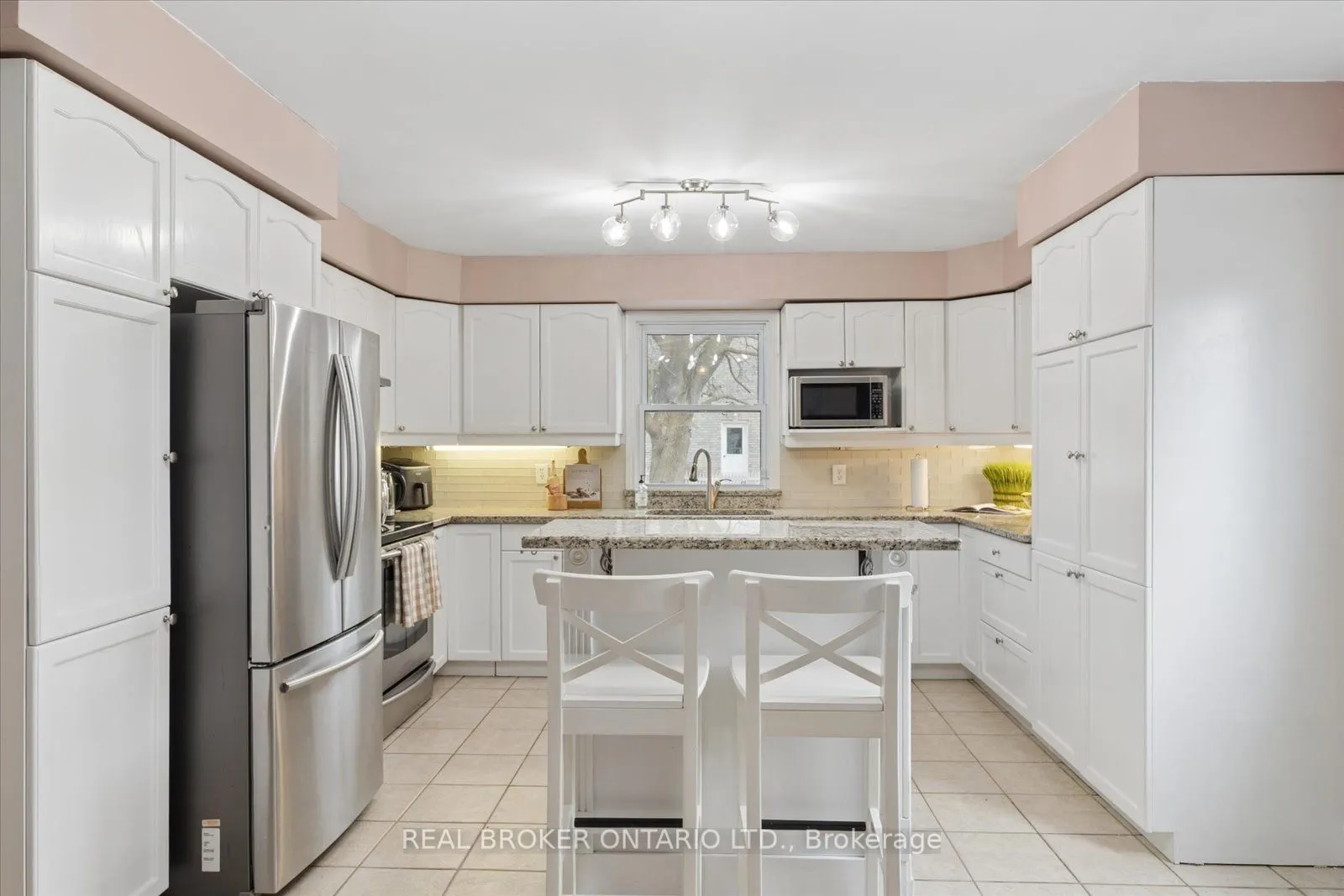 89 Rose Glen Road N