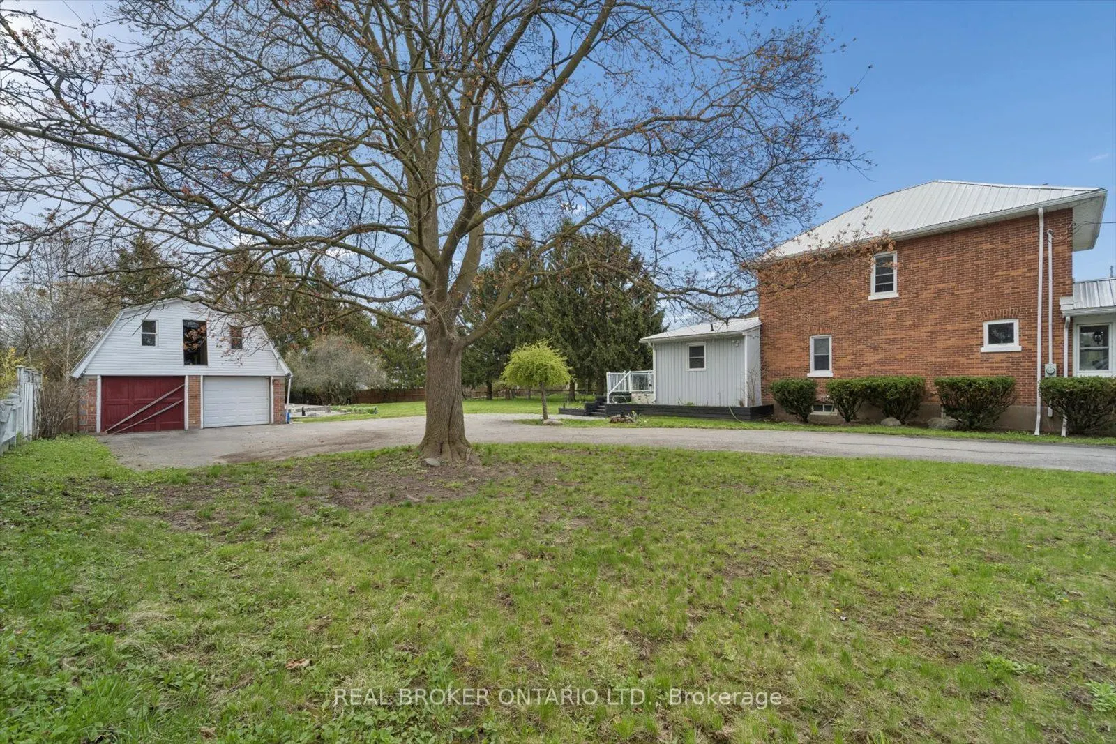 89 Rose Glen Road N