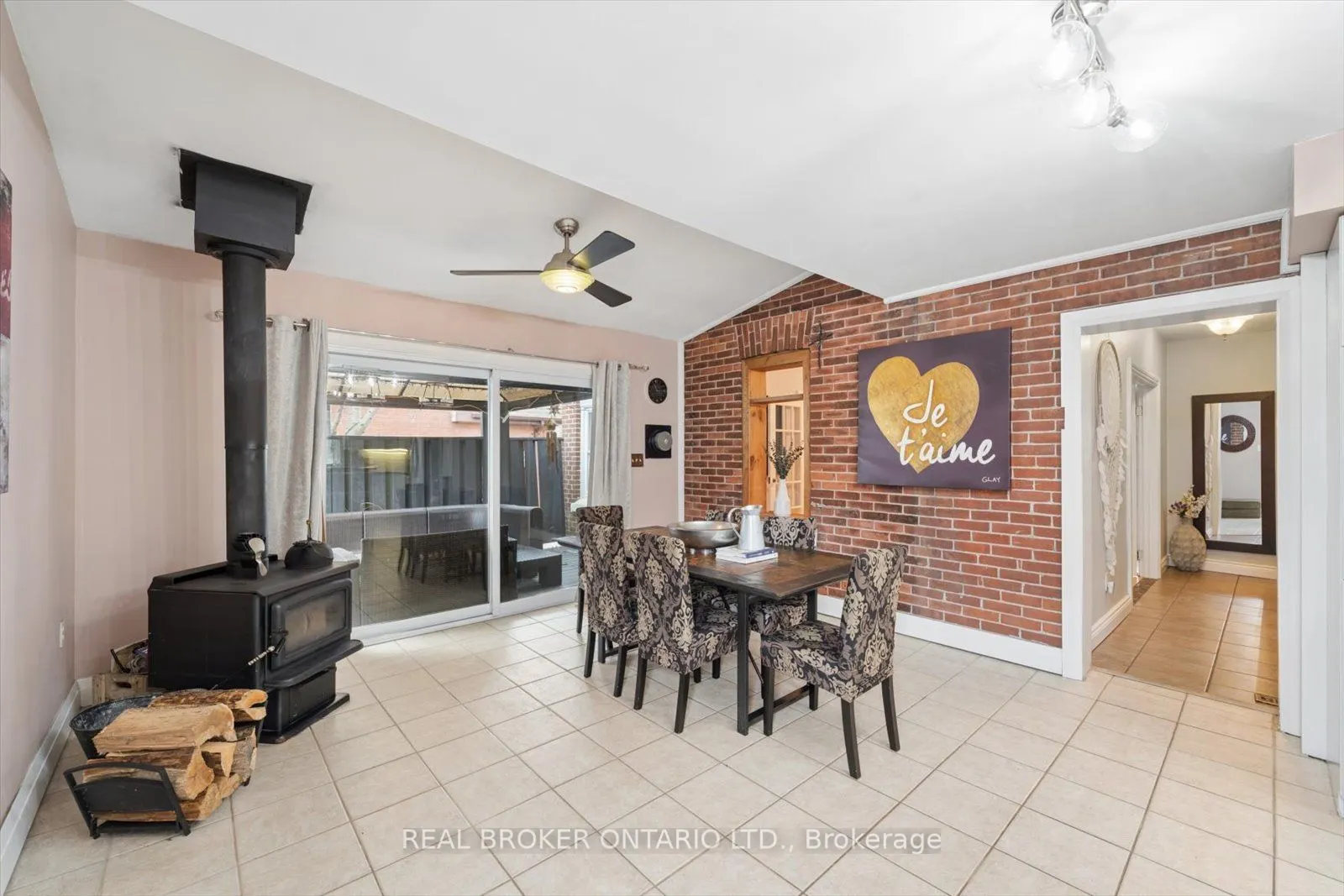 89 Rose Glen Road N