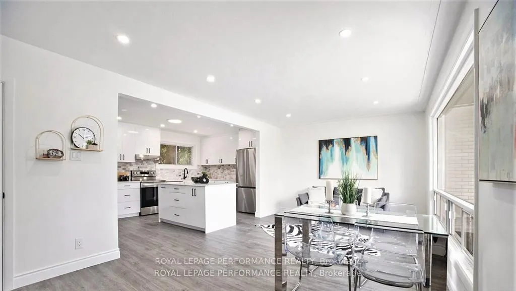 33 Majestic Drive N