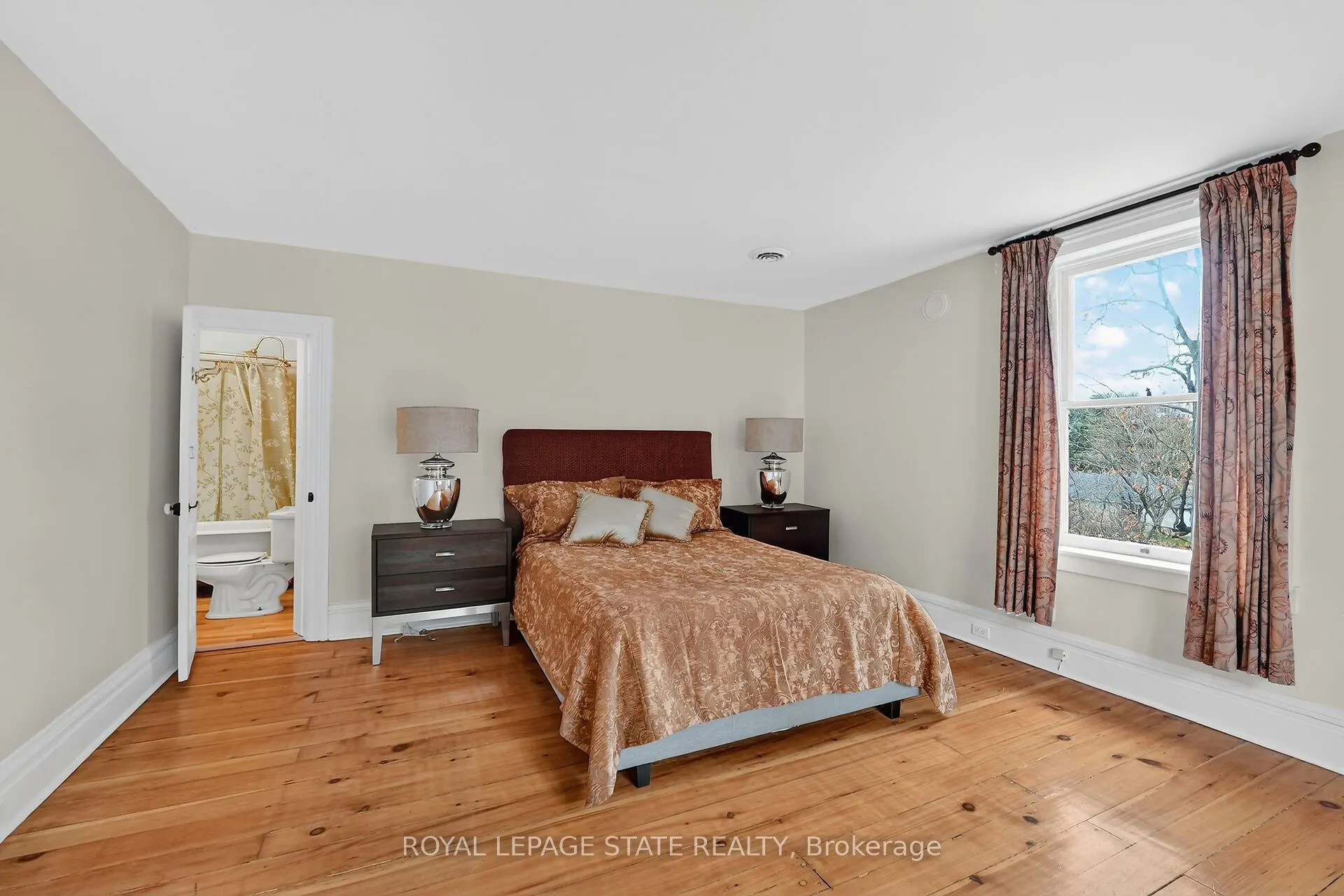 262 Main Street W