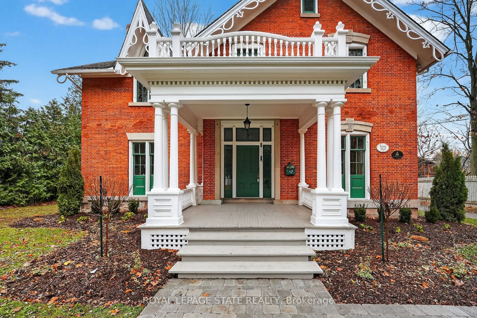 262 Main Street W