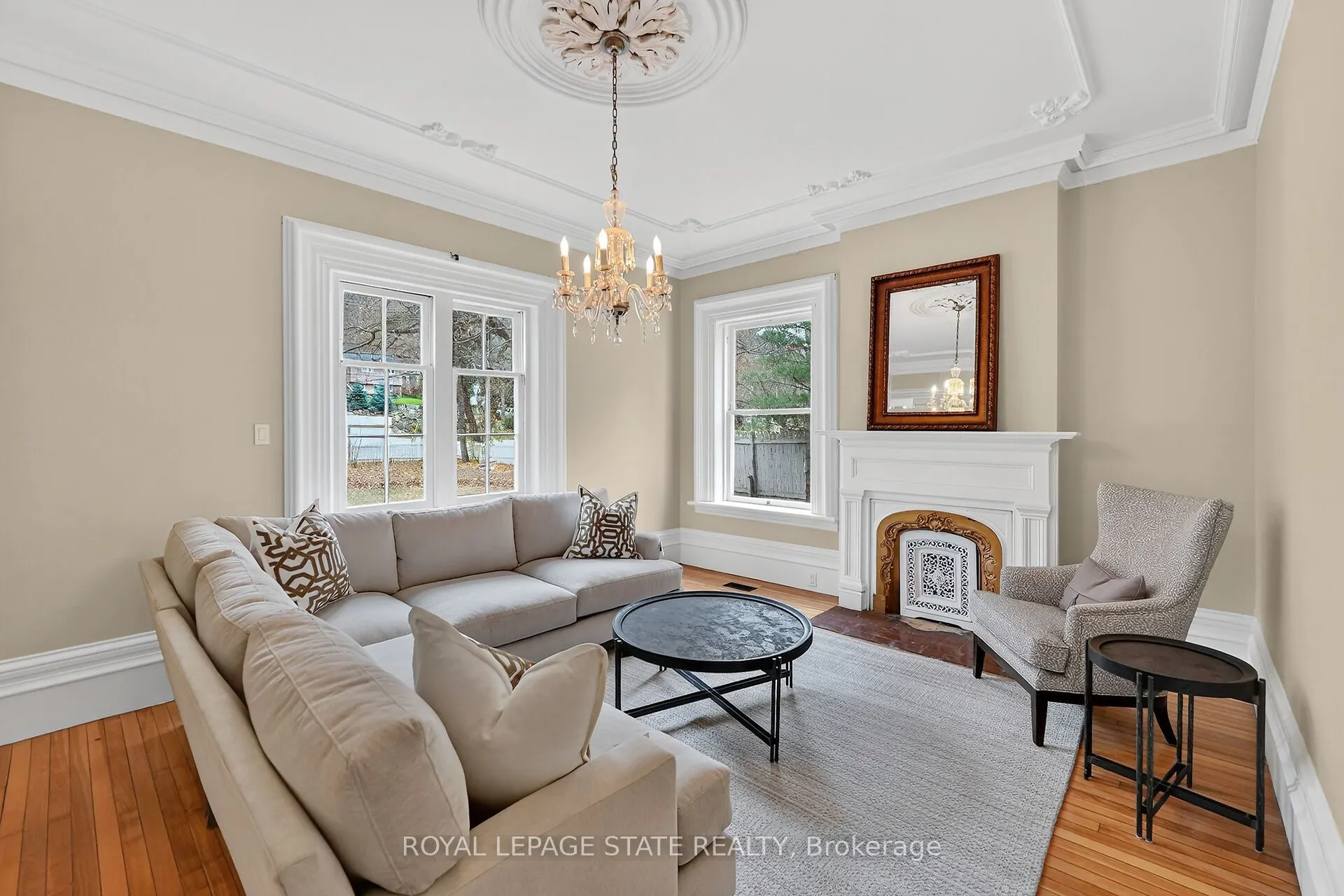 262 Main Street W