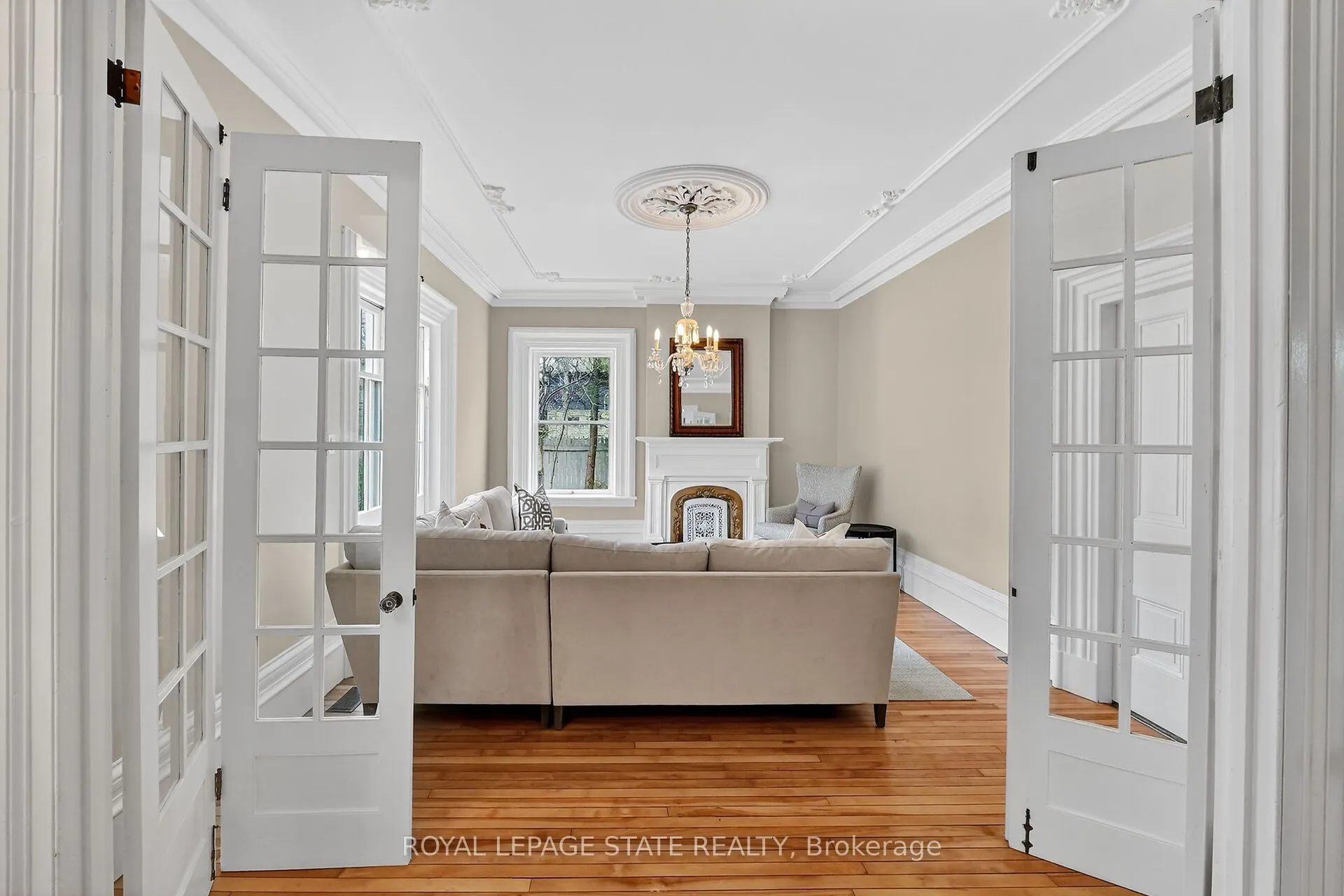 262 Main Street W