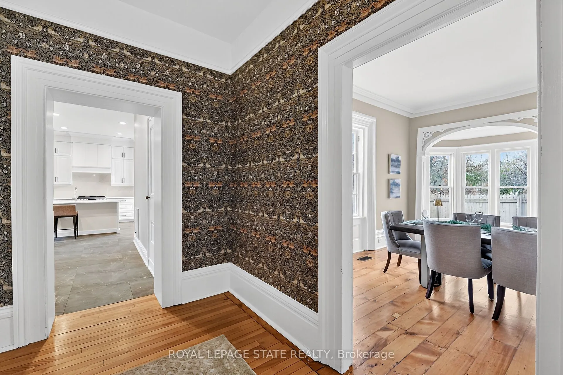 262 Main Street W