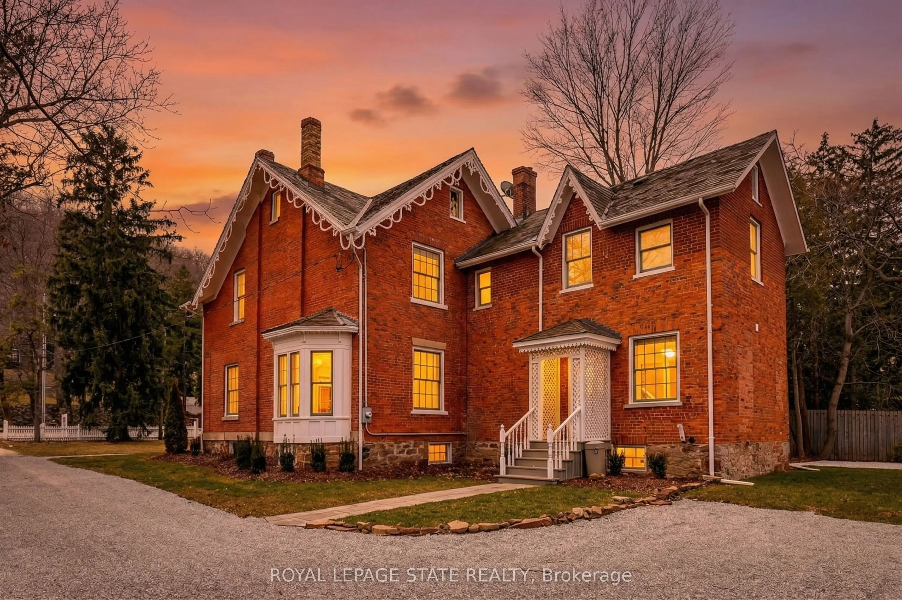 262 Main Street W