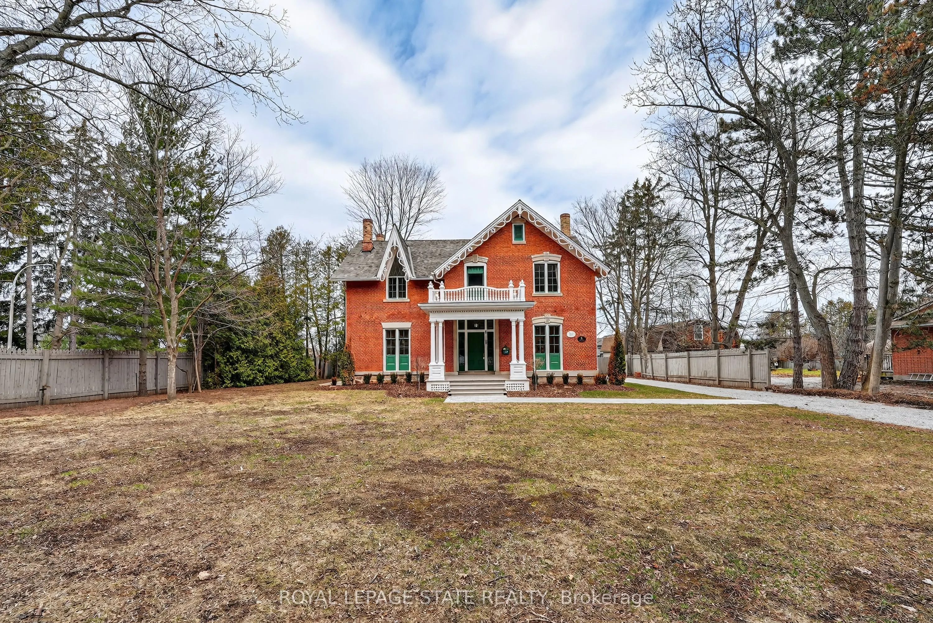 262 Main Street W