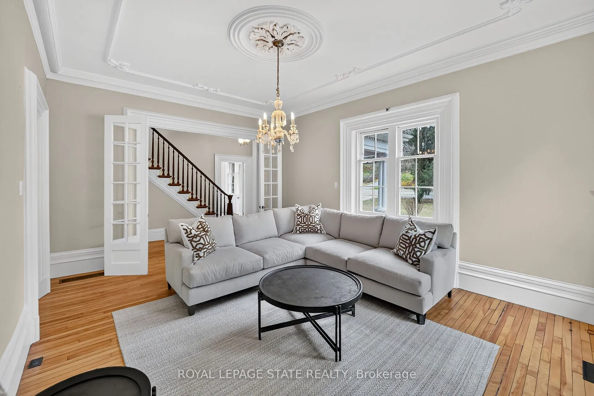 262 Main Street W