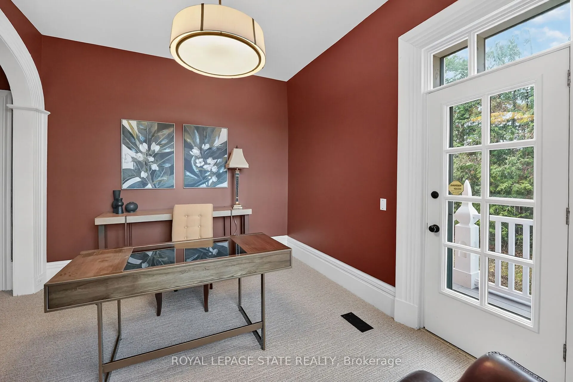 262 Main Street W