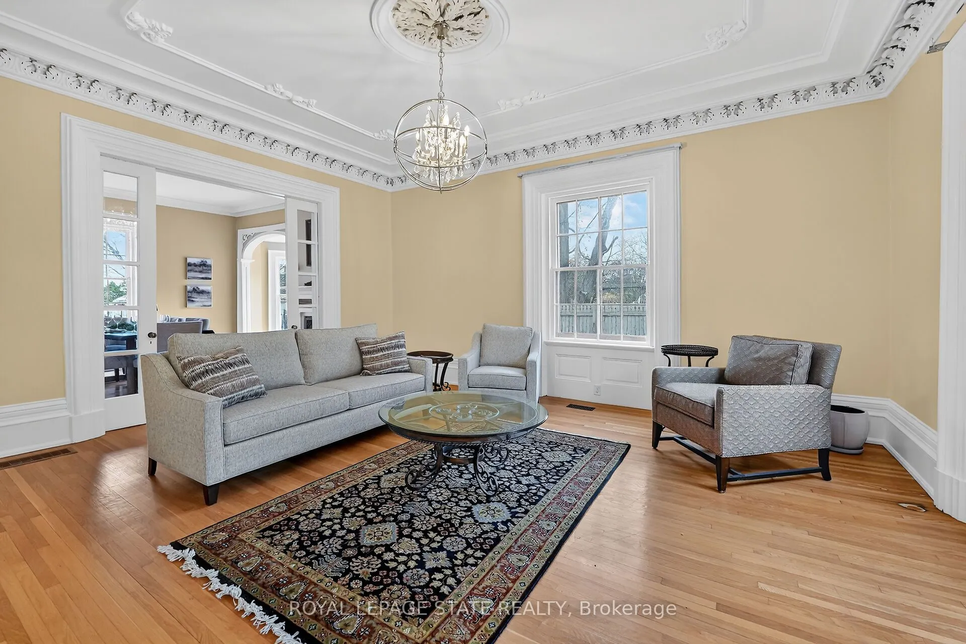 262 Main Street W
