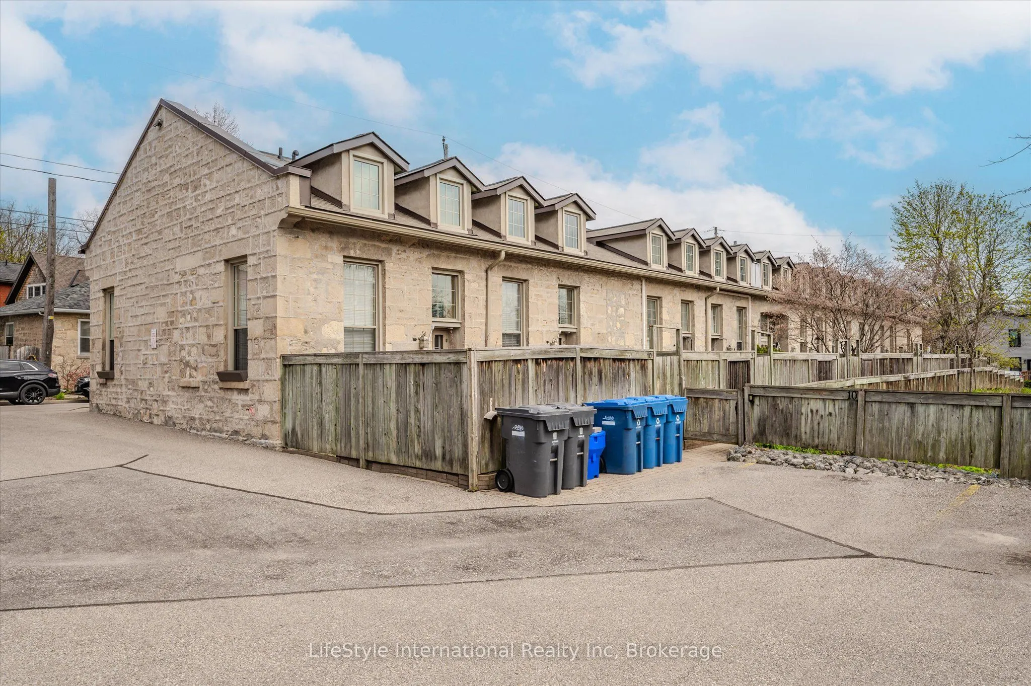 196 Arthur Street N #6