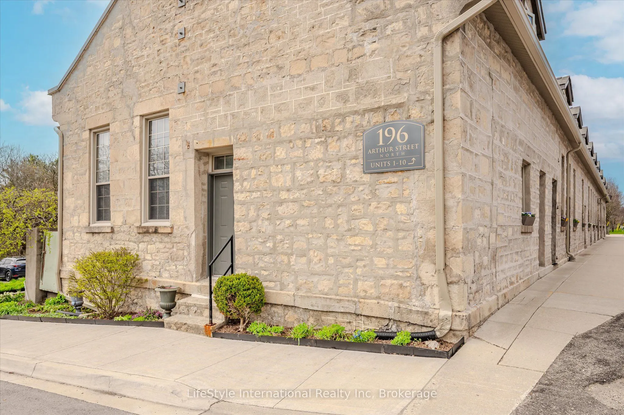 196 Arthur Street N #6
