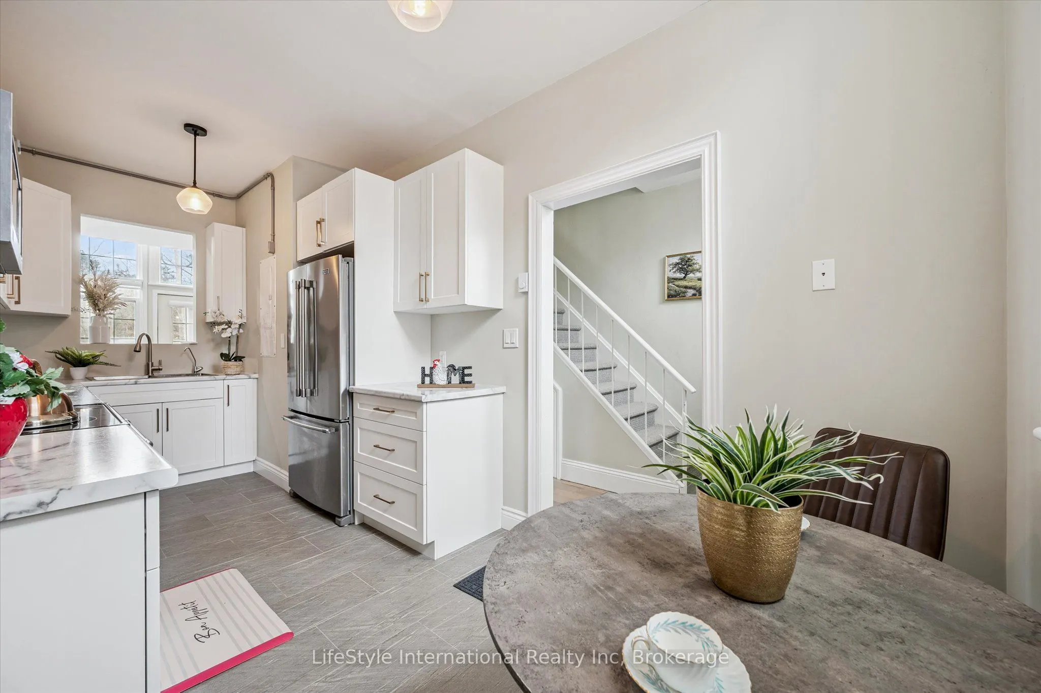 196 Arthur Street N #6