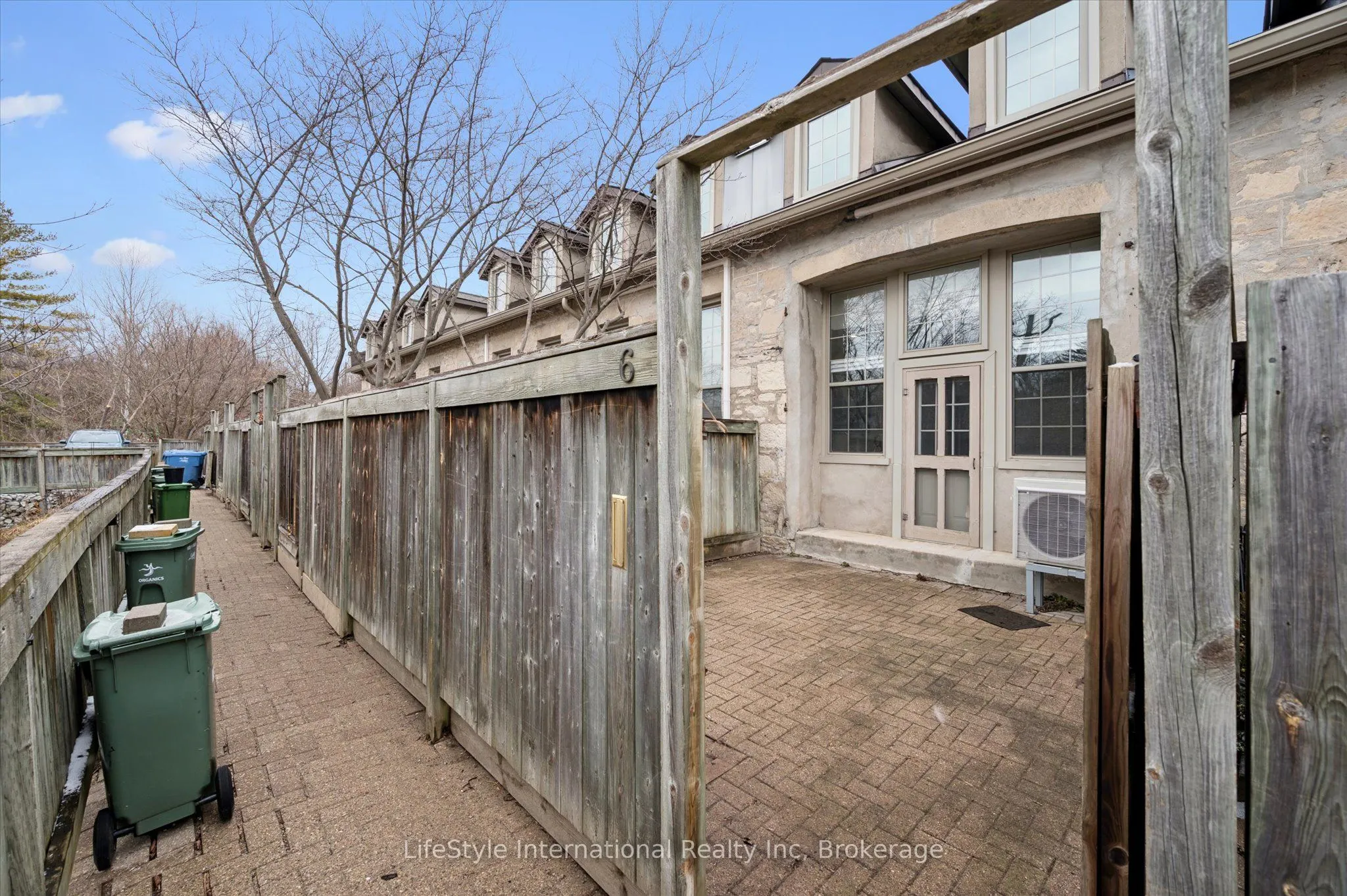 196 Arthur Street N #6