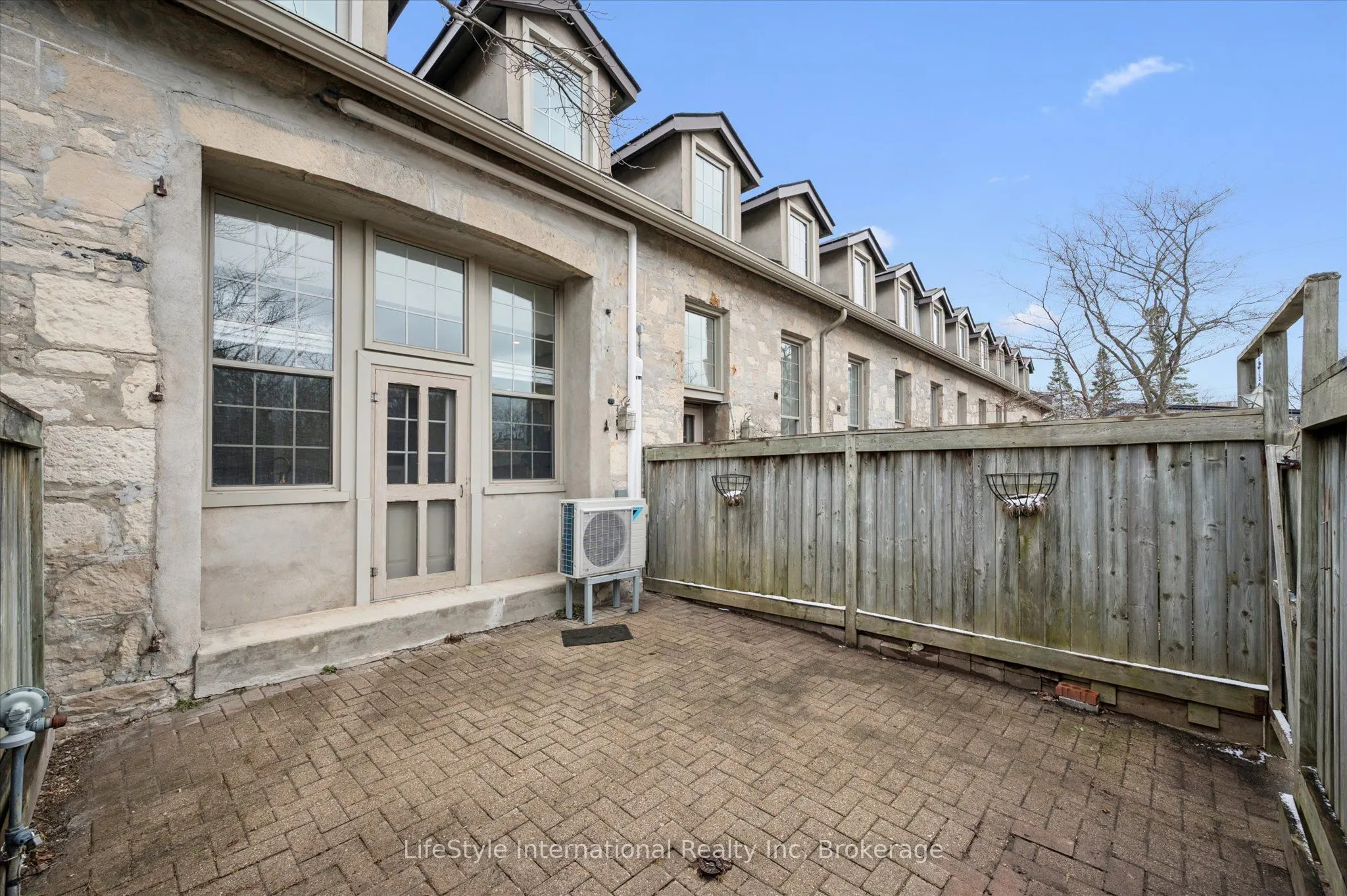 196 Arthur Street N #6