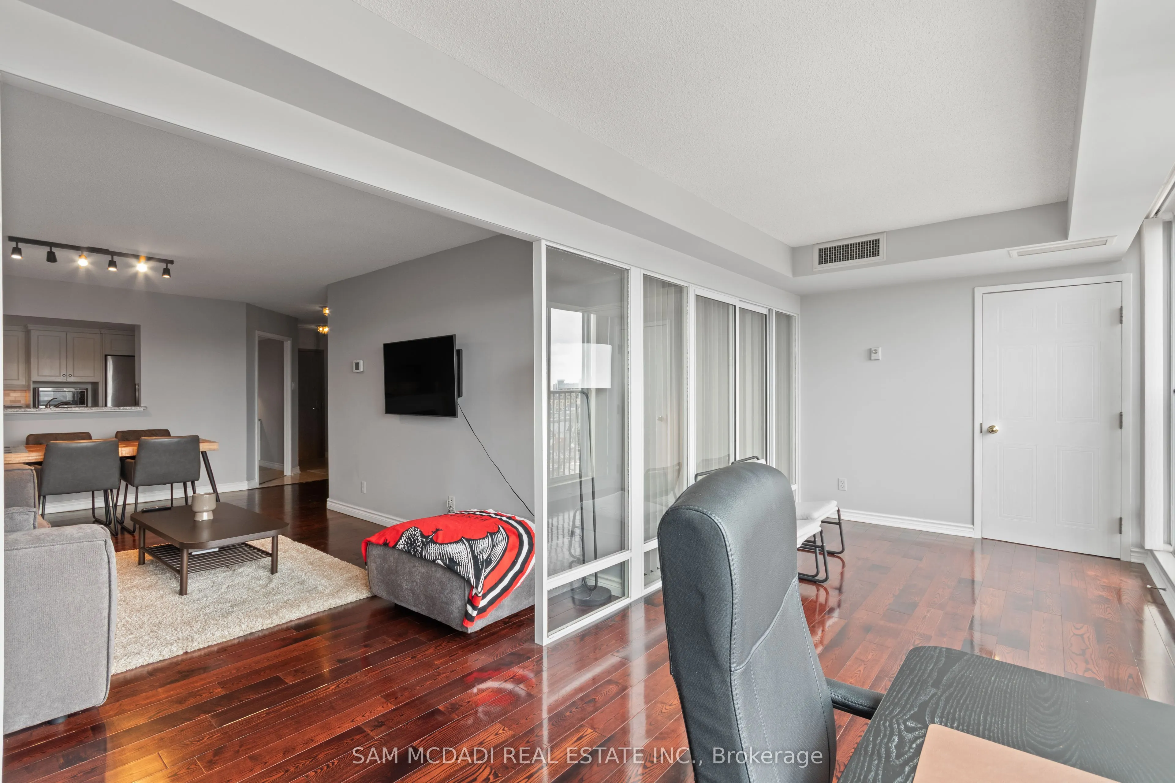 4 Willow Street #807