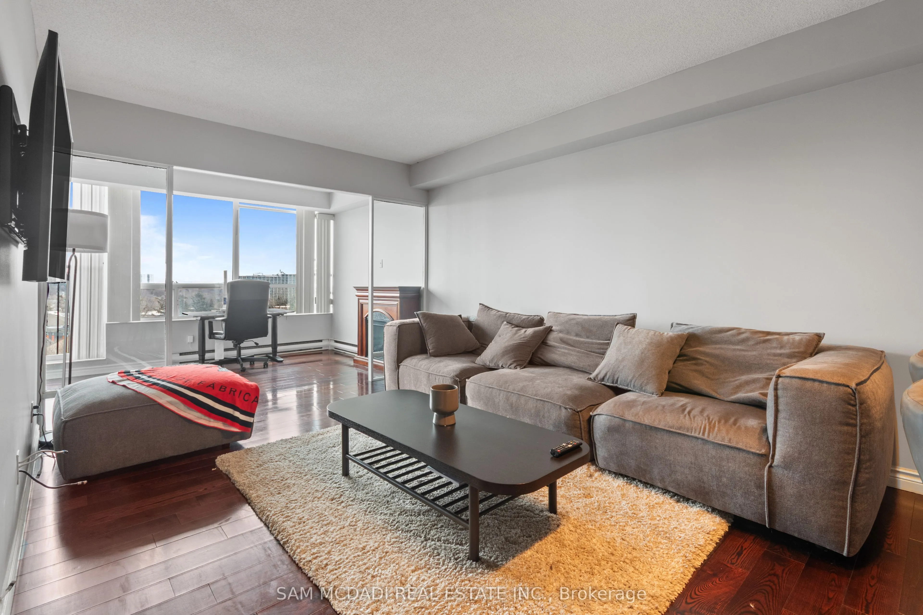 4 Willow Street #807