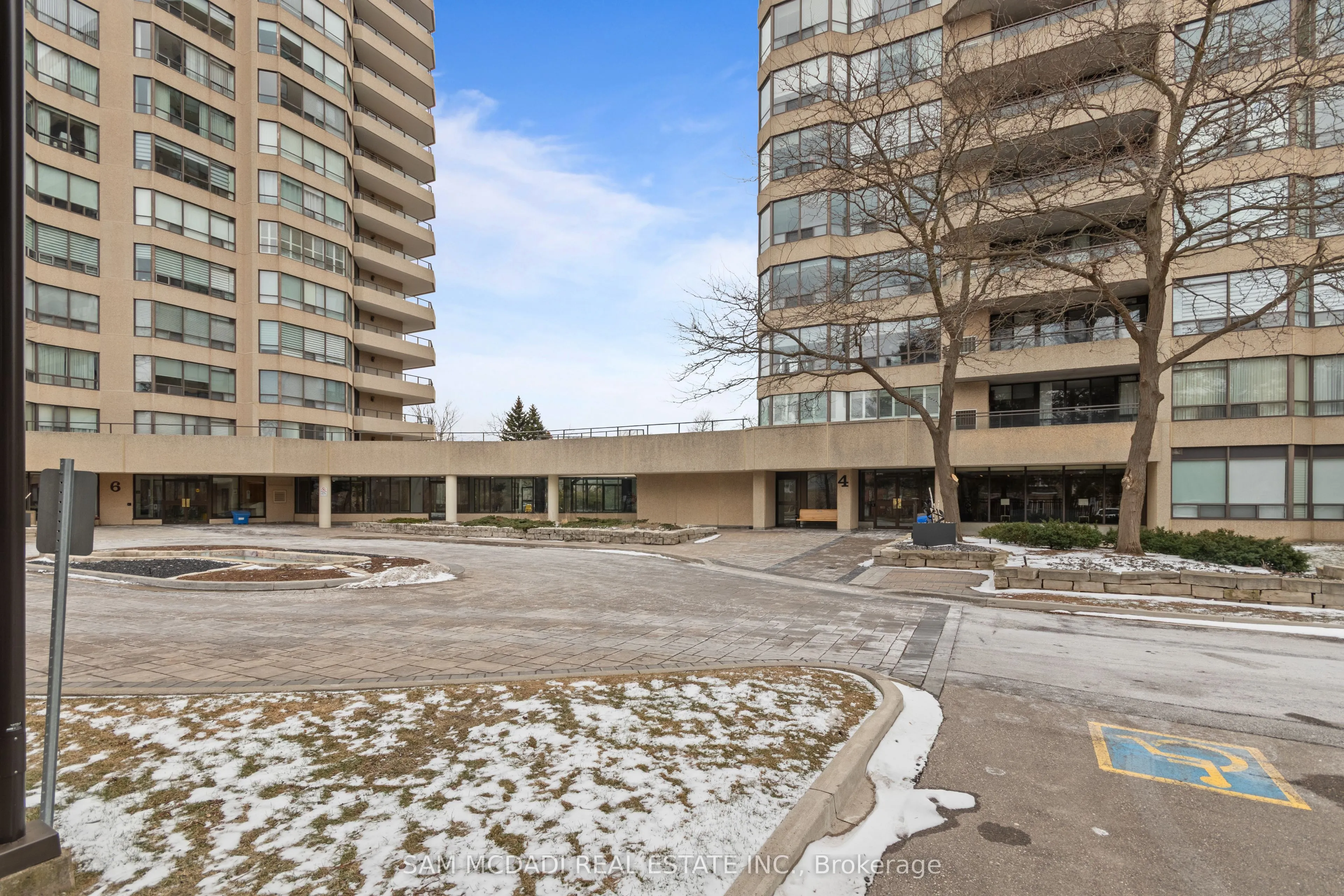 4 Willow Street #807