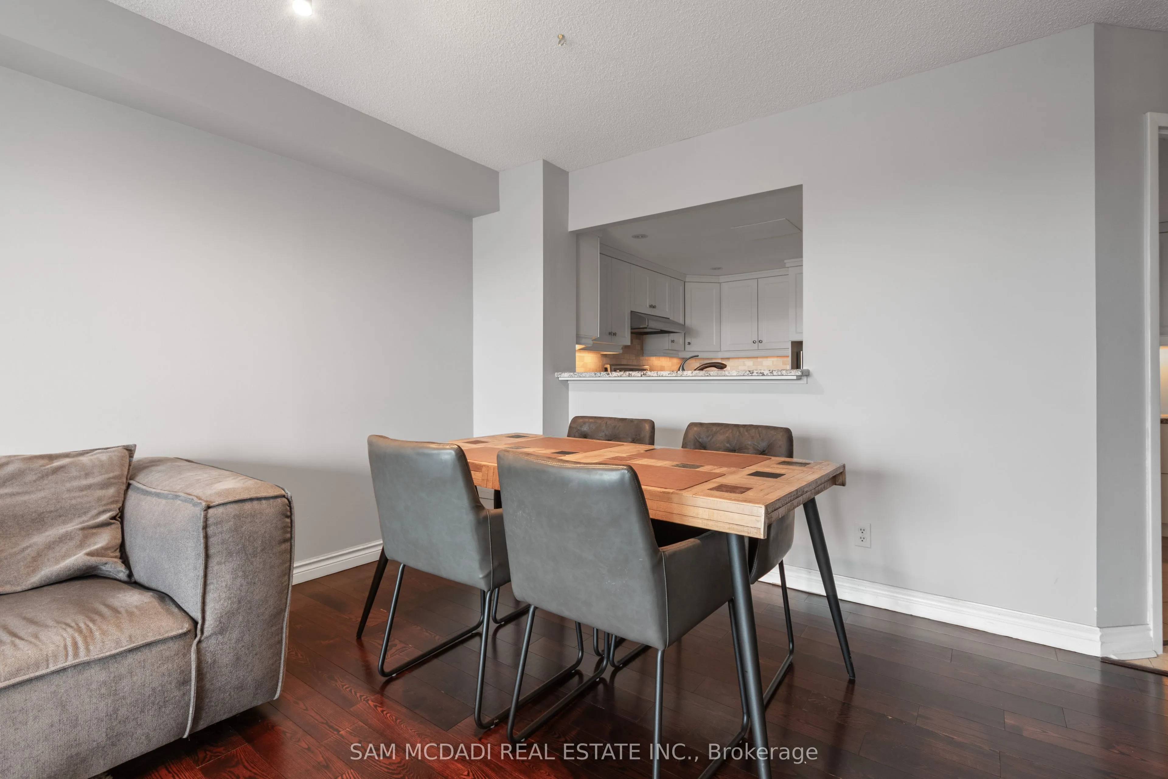 4 Willow Street #807