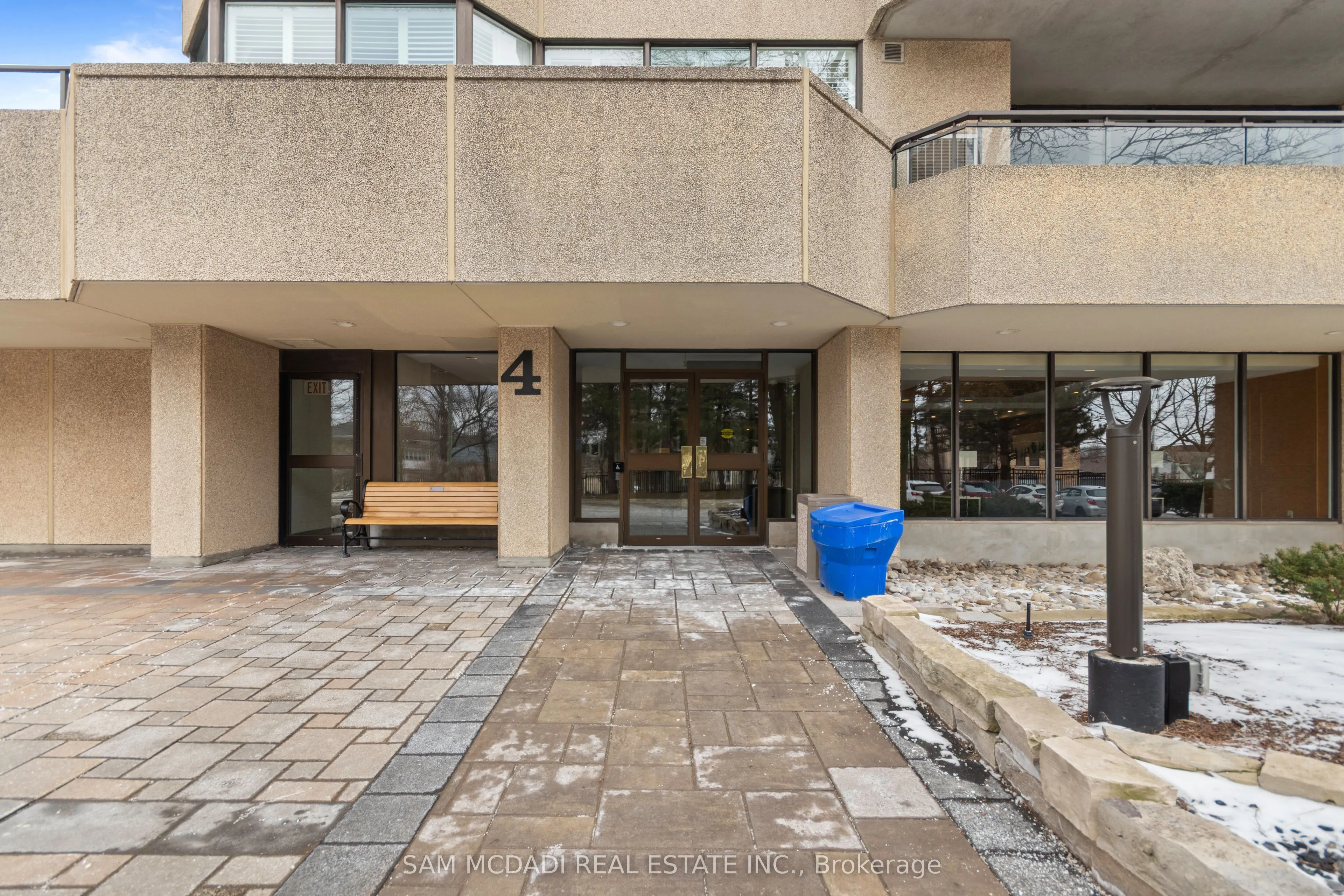 4 Willow Street #807