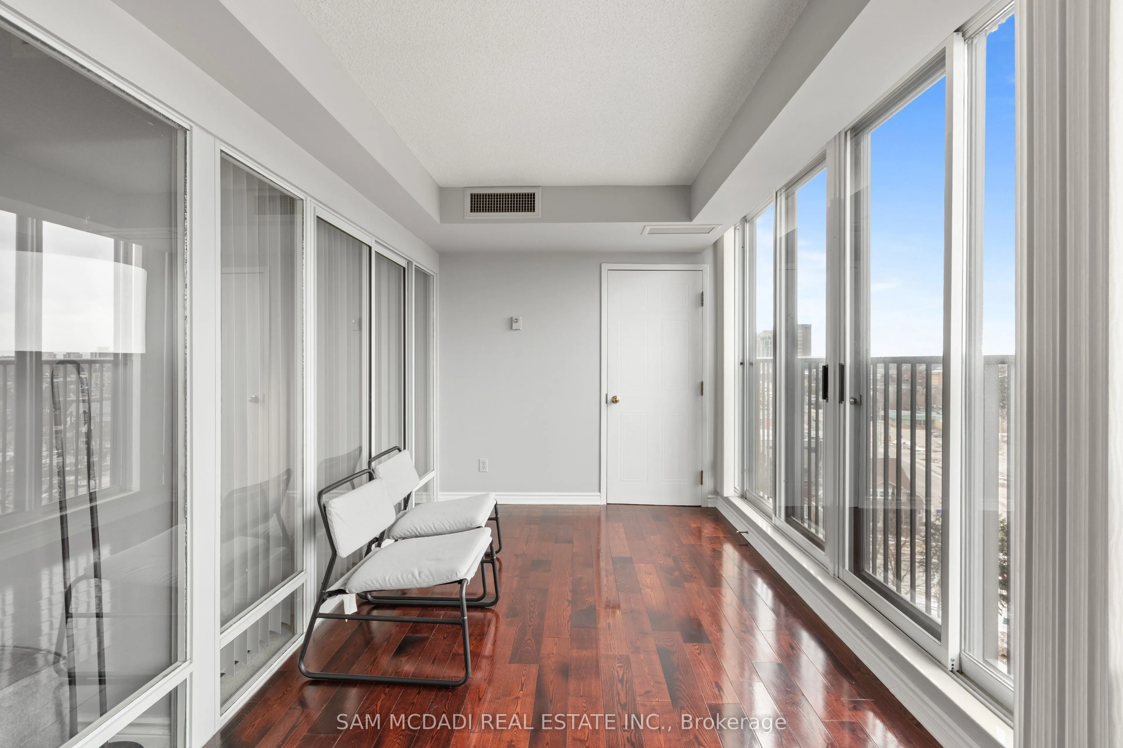 4 Willow Street #807
