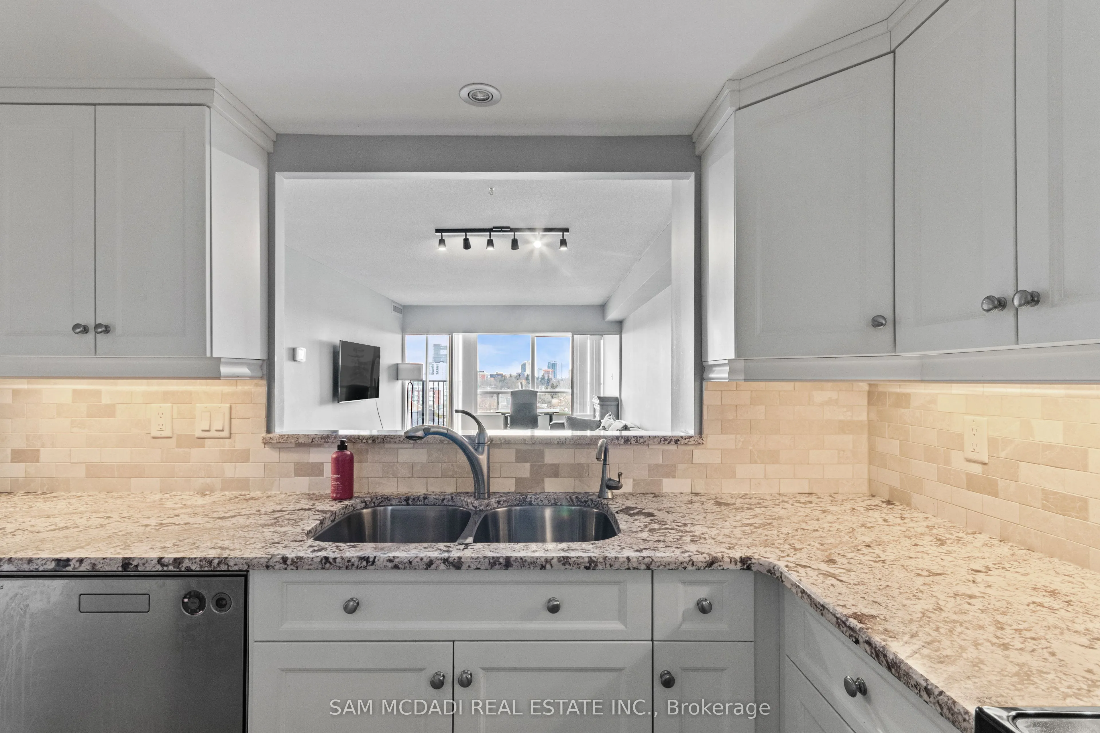 4 Willow Street #807