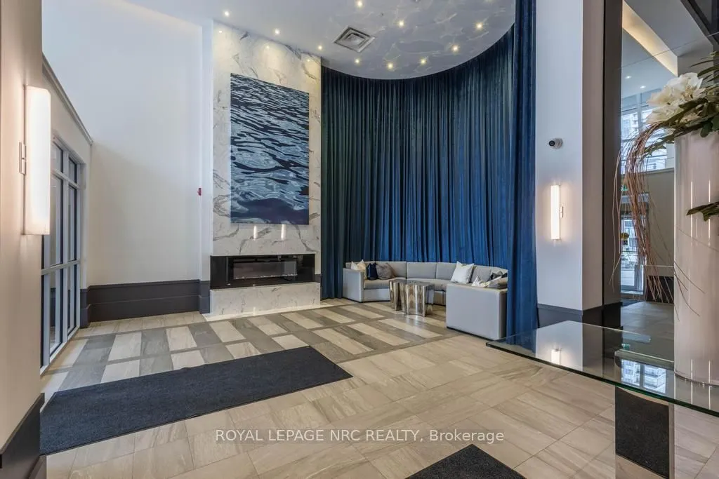 10 Concord Place #412