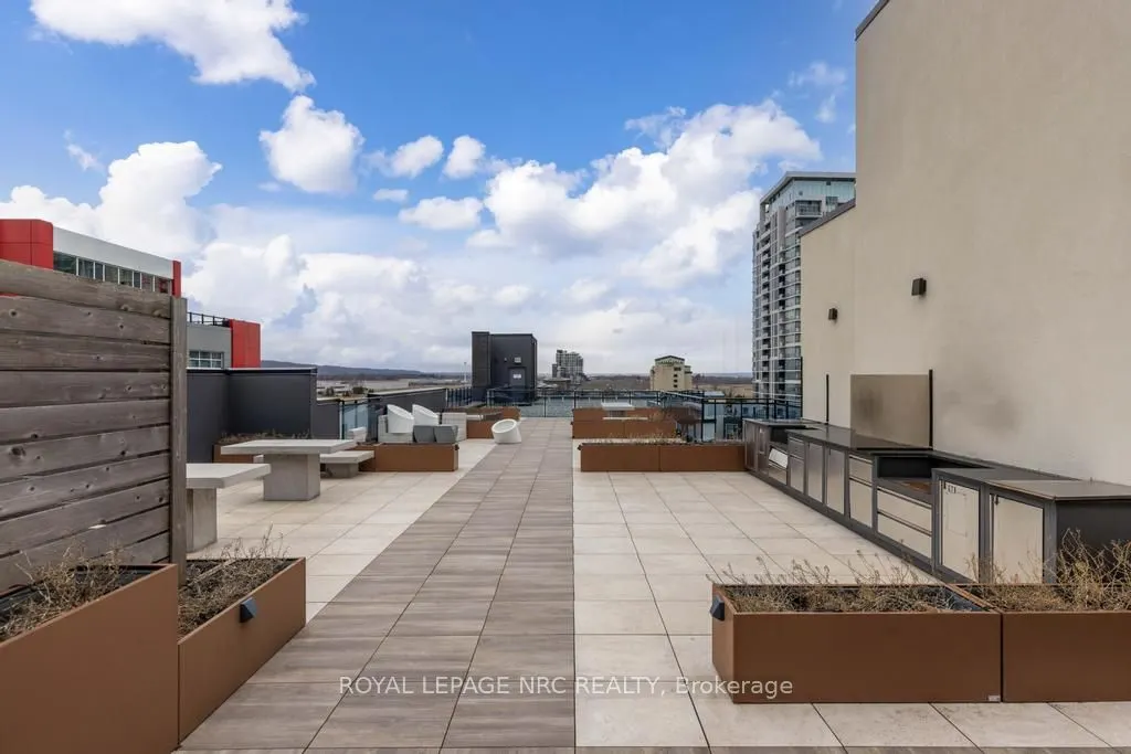 10 Concord Place #412