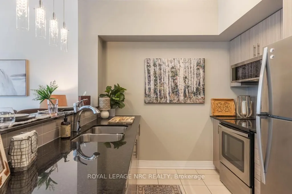 10 Concord Place #412