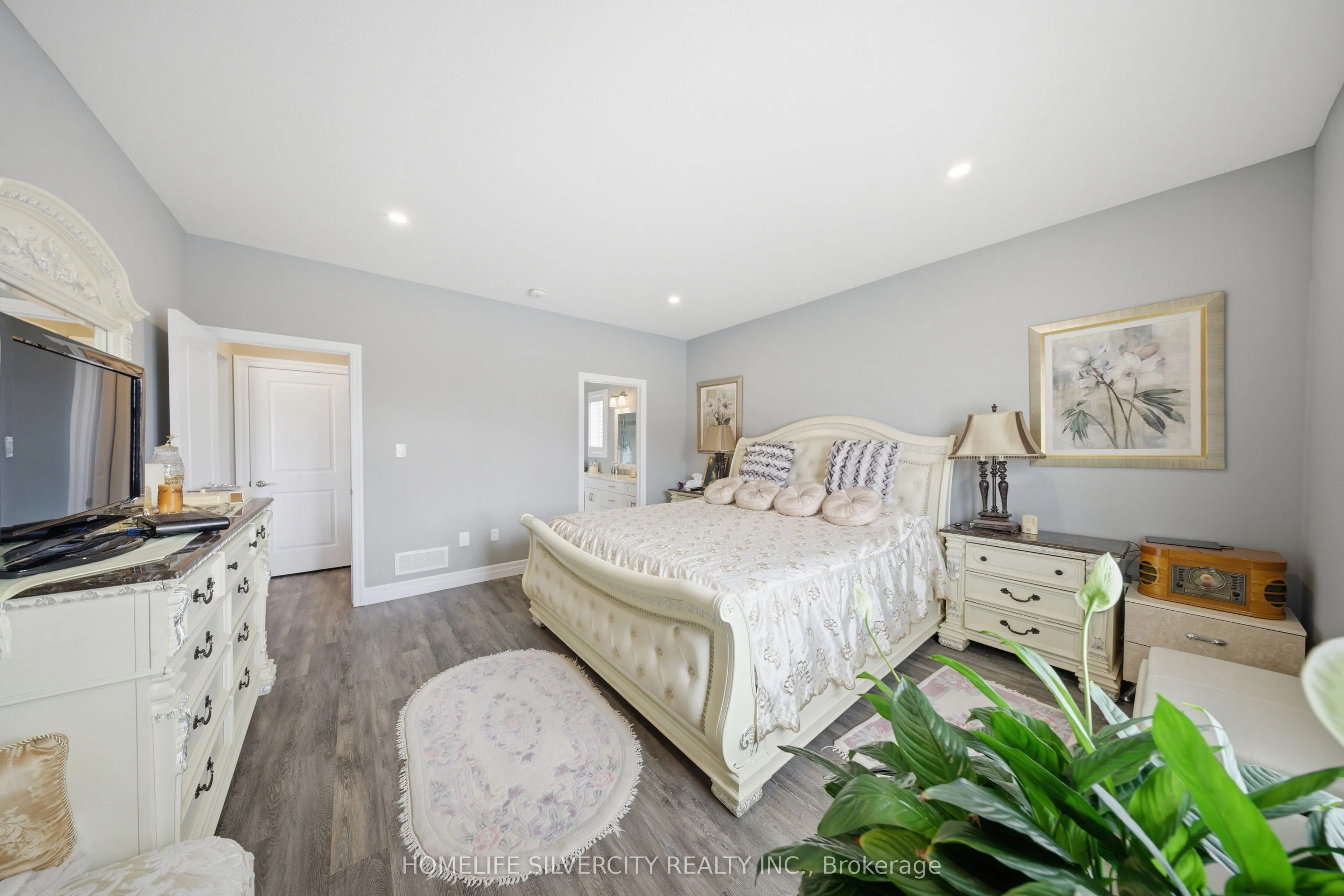 24 Winchester Crescent
