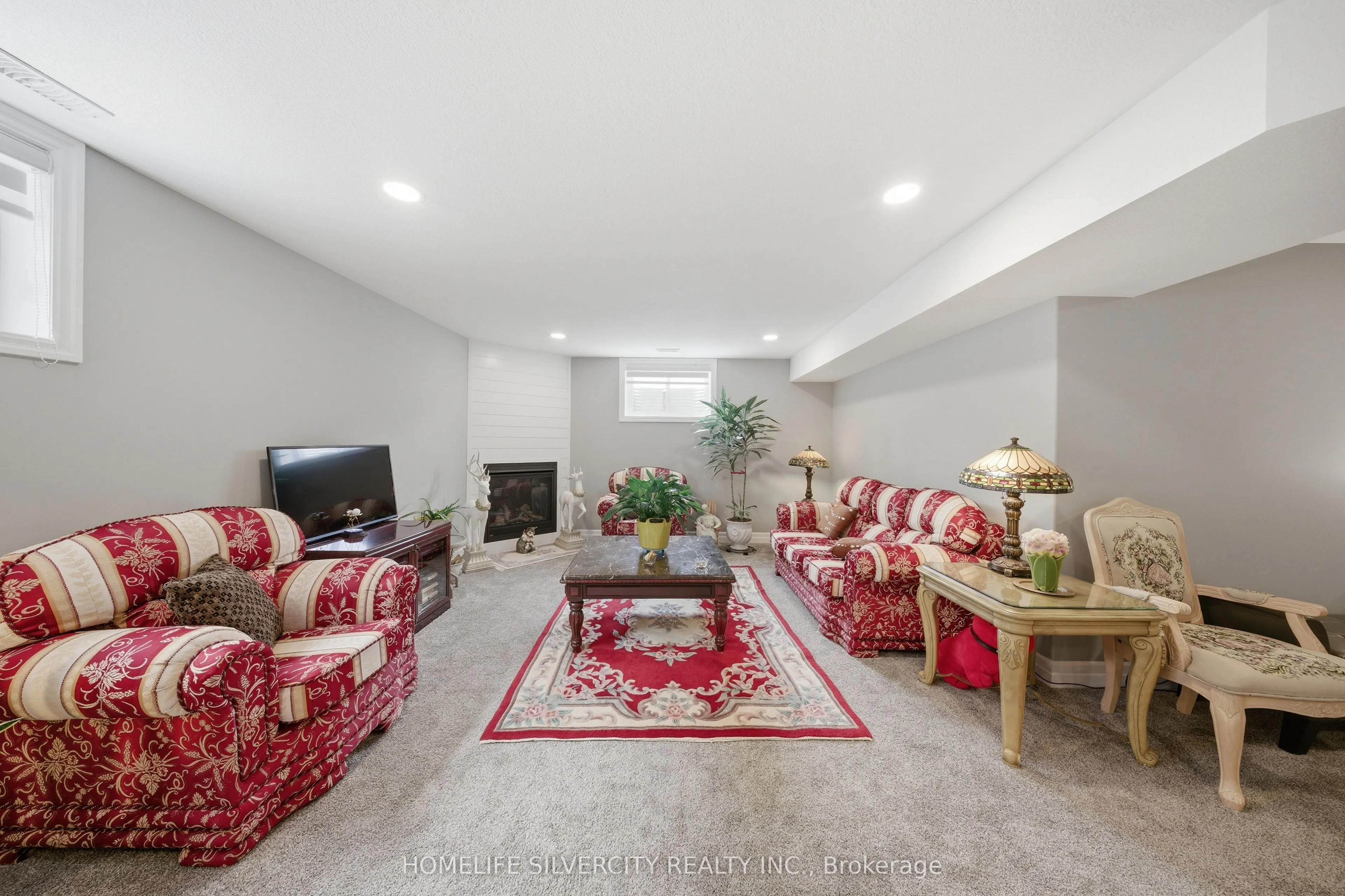 24 Winchester Crescent