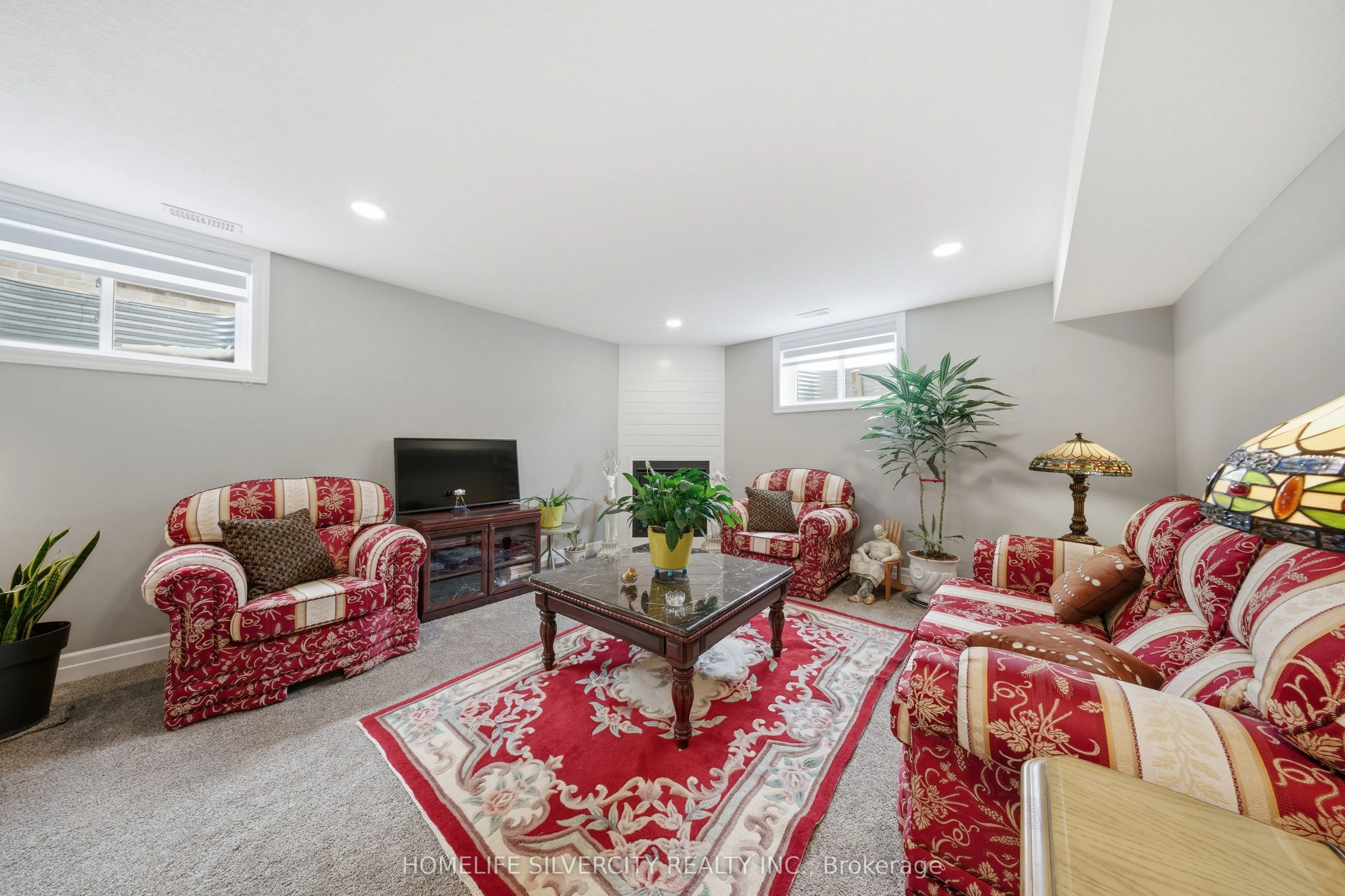 24 Winchester Crescent